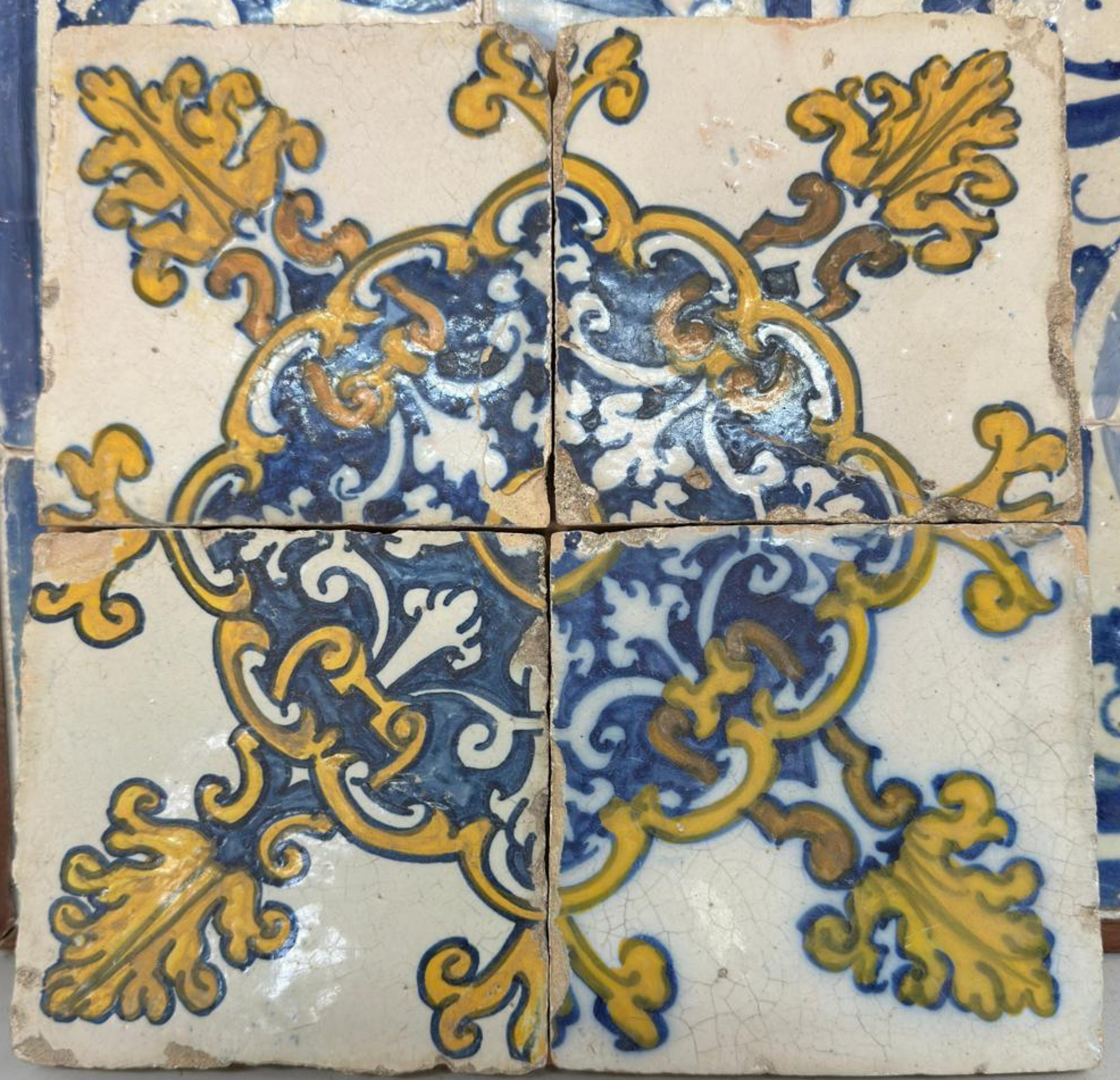 (4) Four Portuguese Tiles 17th Century (1630/1680) Very Rare Collectible In Good Condition For Sale In Madrid, ES