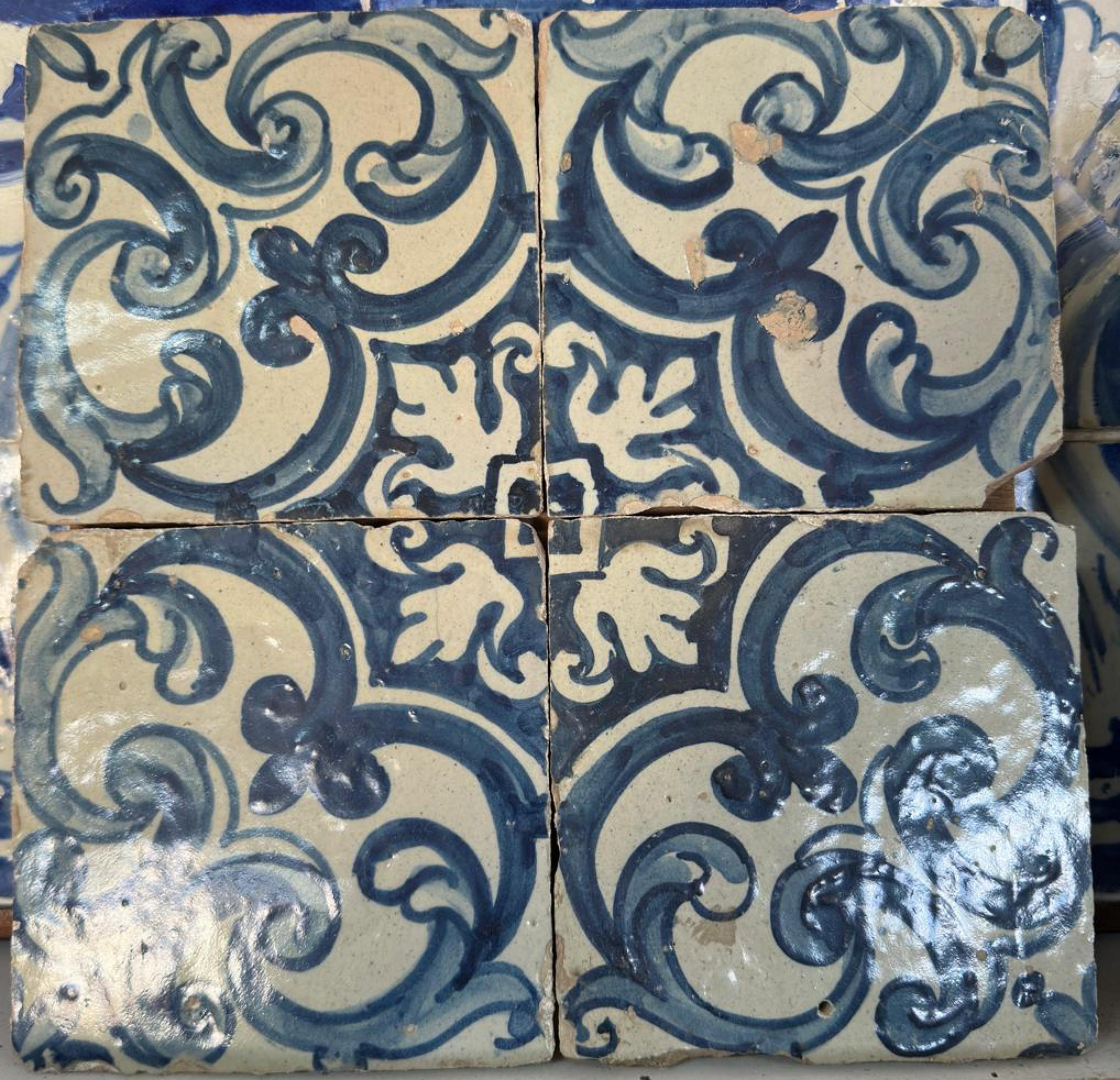 (4) Four Portuguese Tiles 17th Century (1630/1680) Very Rare Collectible In Good Condition For Sale In Madrid, ES