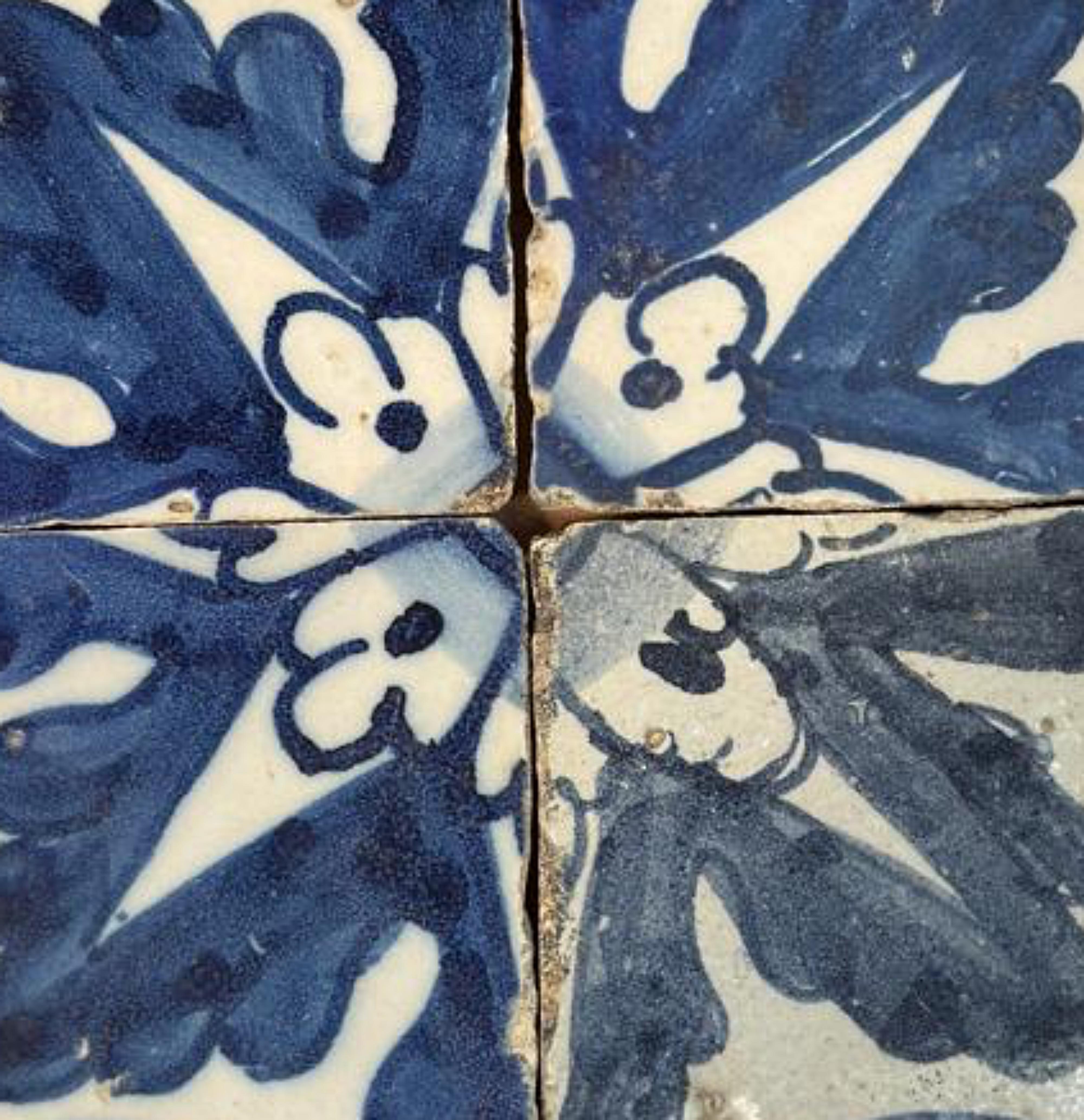 (4) Four Portuguese Tiles 17th Century (1630/1680) Very Rare Collectible In Good Condition For Sale In Madrid, ES