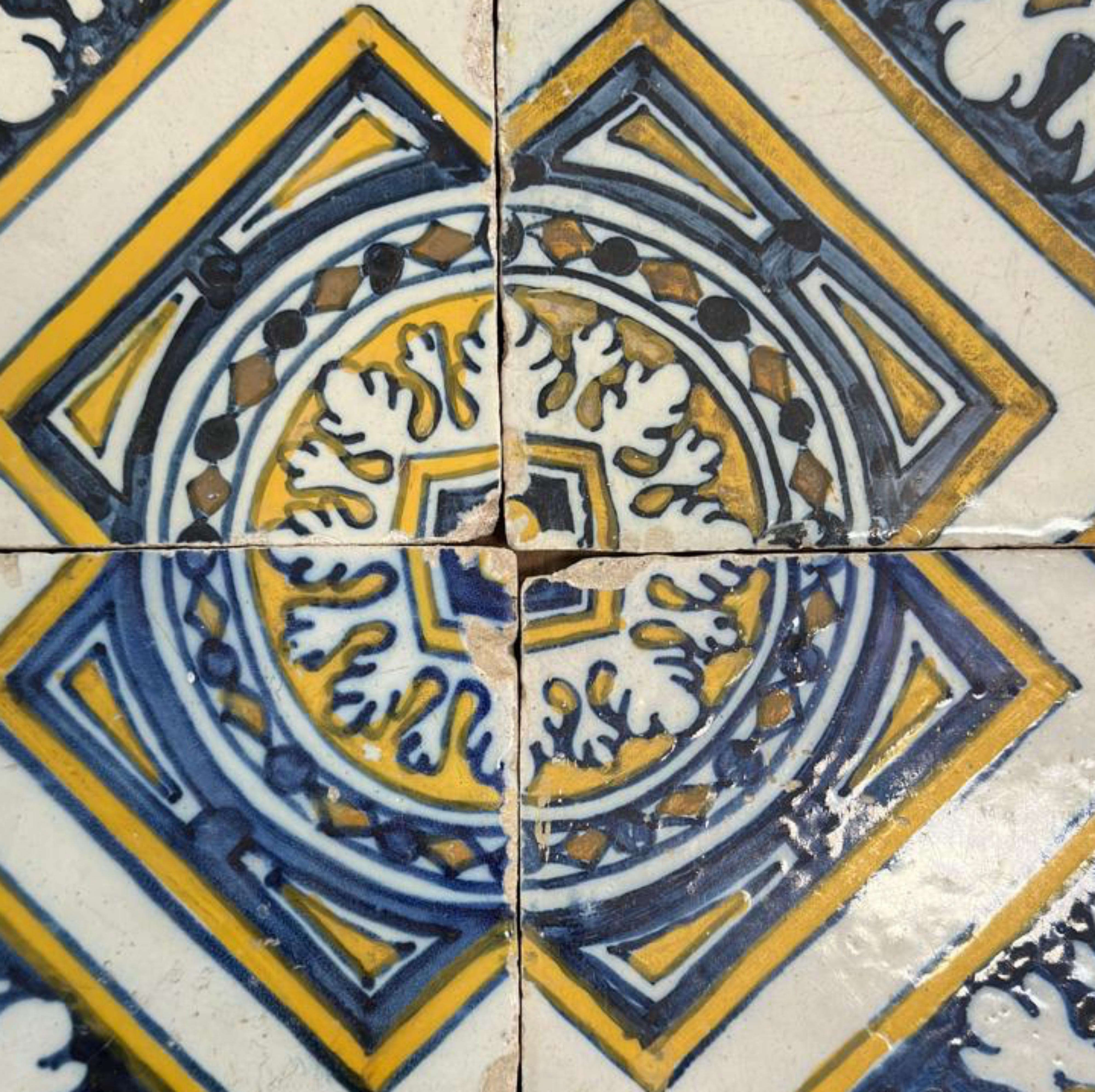 (4) Four Portuguese Tiles 17th Century (1630/1680) Very Rare Collectible In Good Condition For Sale In Madrid, ES