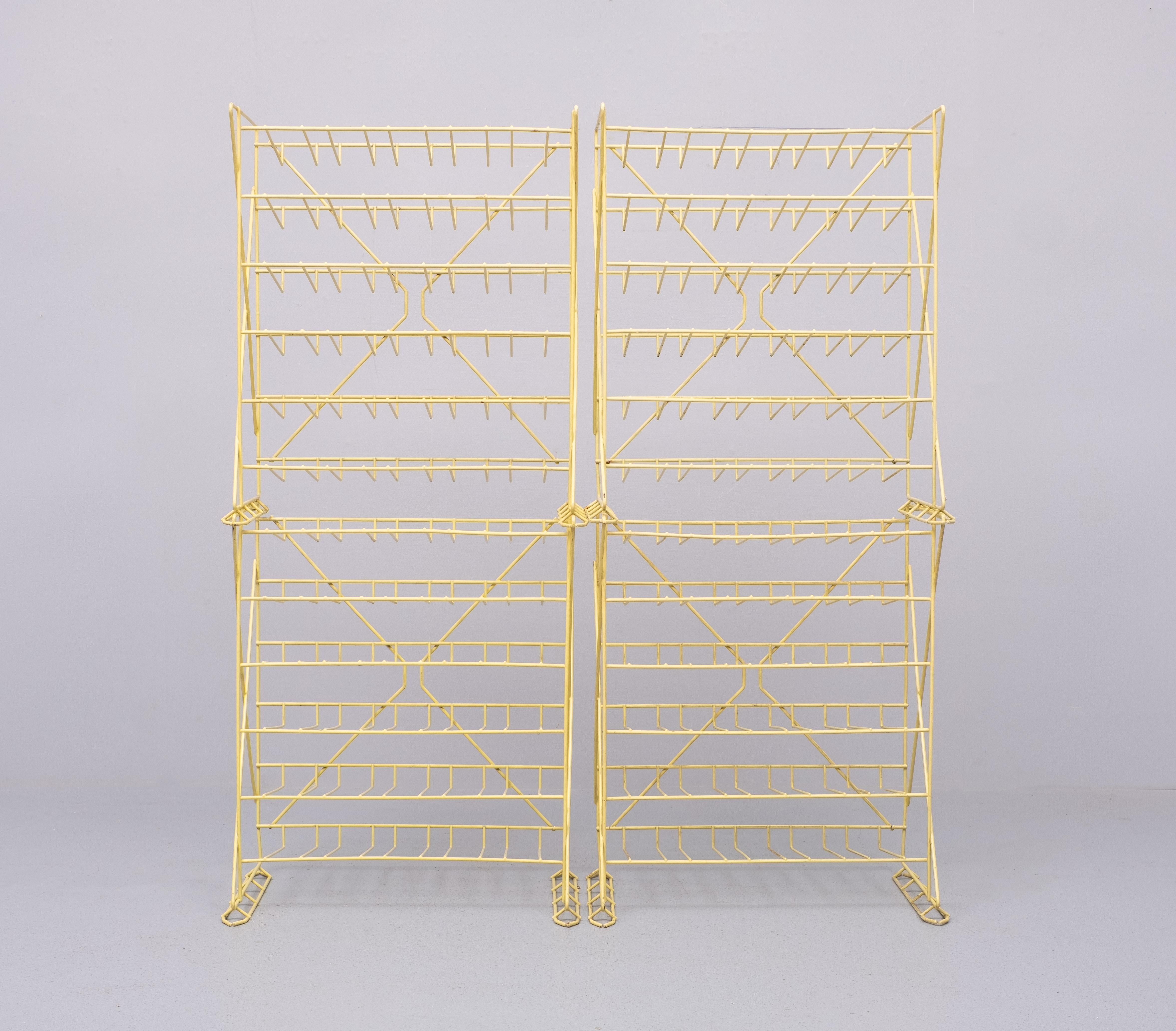 4 free standing wine racks, stack able  1970s In Good Condition For Sale In Den Haag, NL