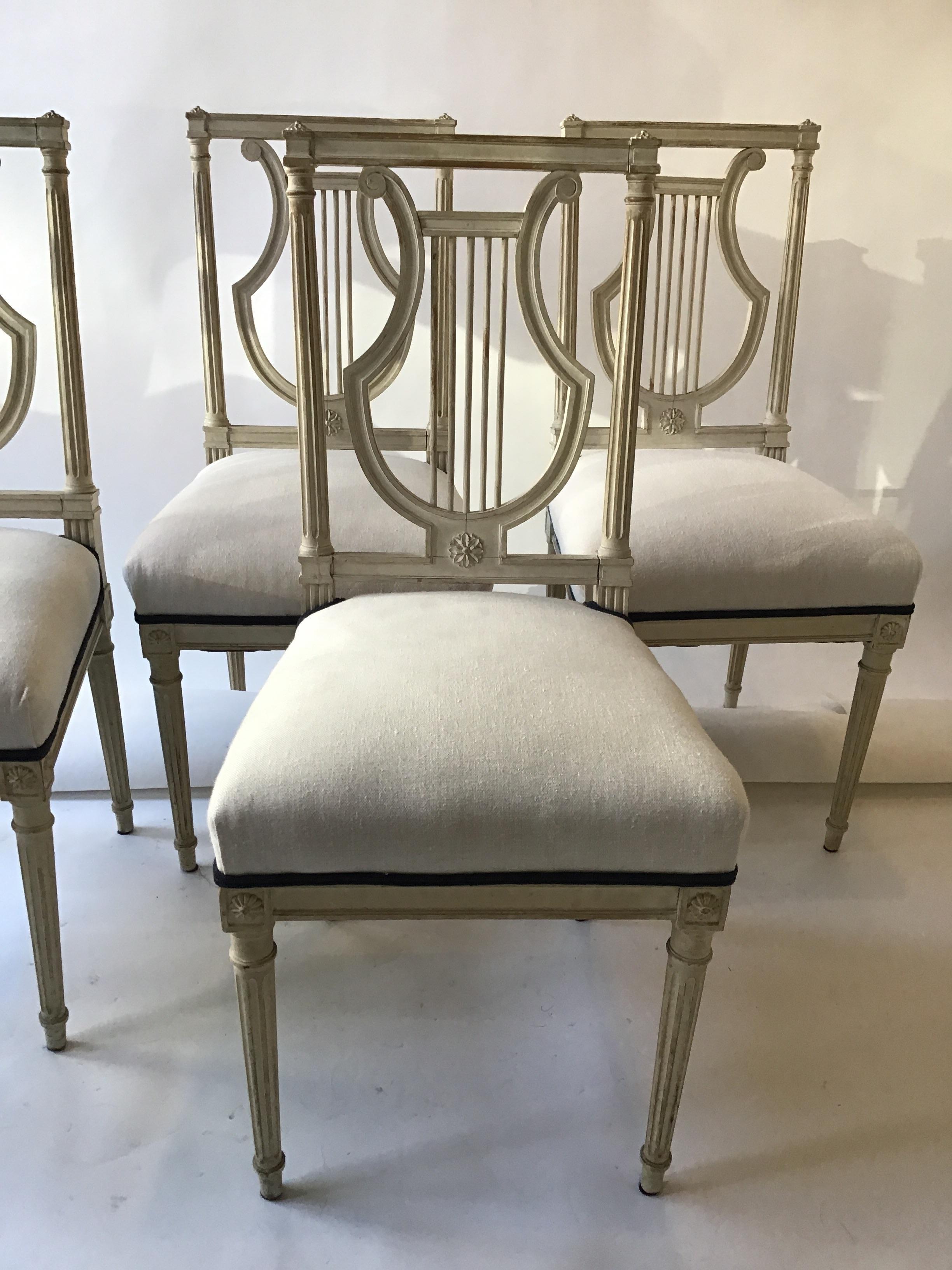 4 French 1950s Lyre Back Side Chairs In Good Condition In Tarrytown, NY