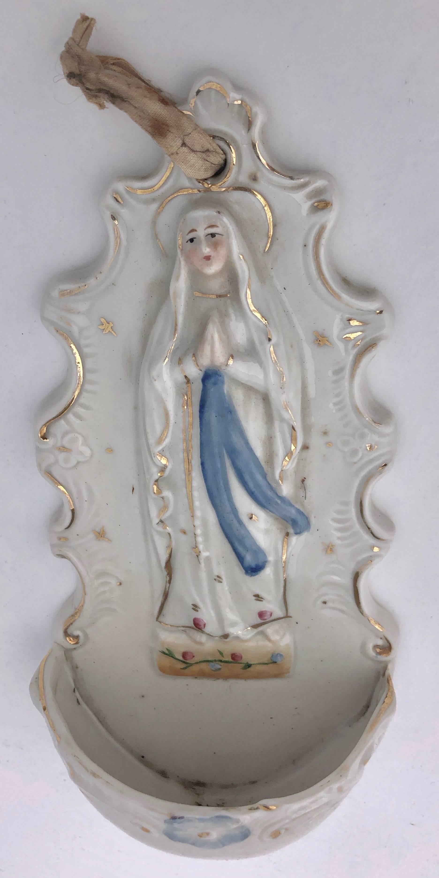4 French Antique White Porcelain Holy Water Fonts with Crucifixes In Good Condition For Sale In Petaluma, CA