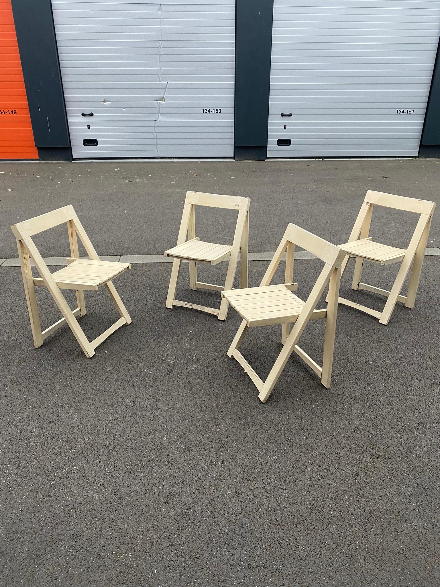 4 French folding chairs, circa 1950-1960.
 