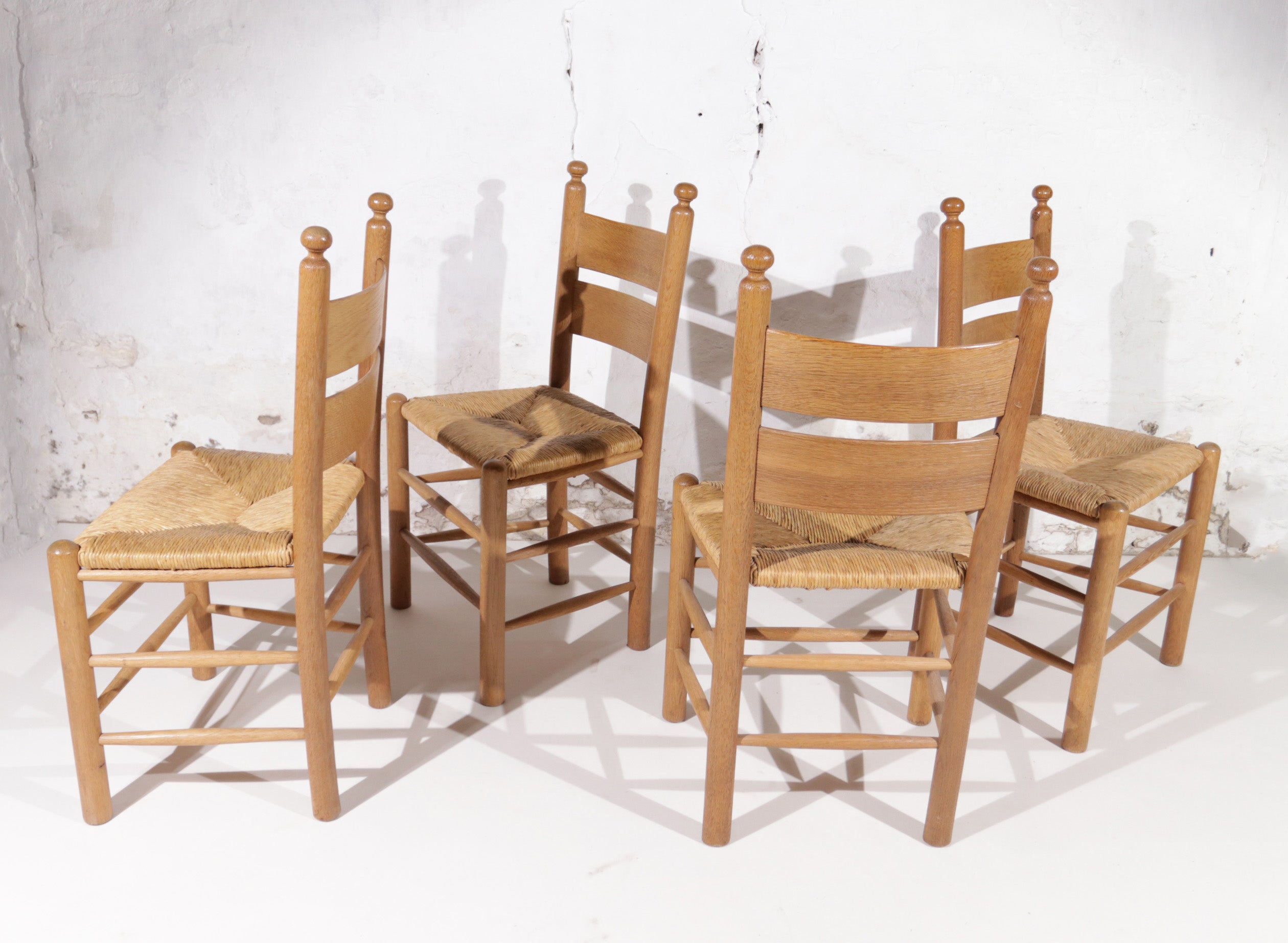 Beautiful chairs from the 70s made of solid oak with a wicker woven seat.
Fit perfectly with the style of designers such as Charlotte Perriand and Charles Dudouyt.
They are comfortable and have a very nice warm appearance due to the use of only