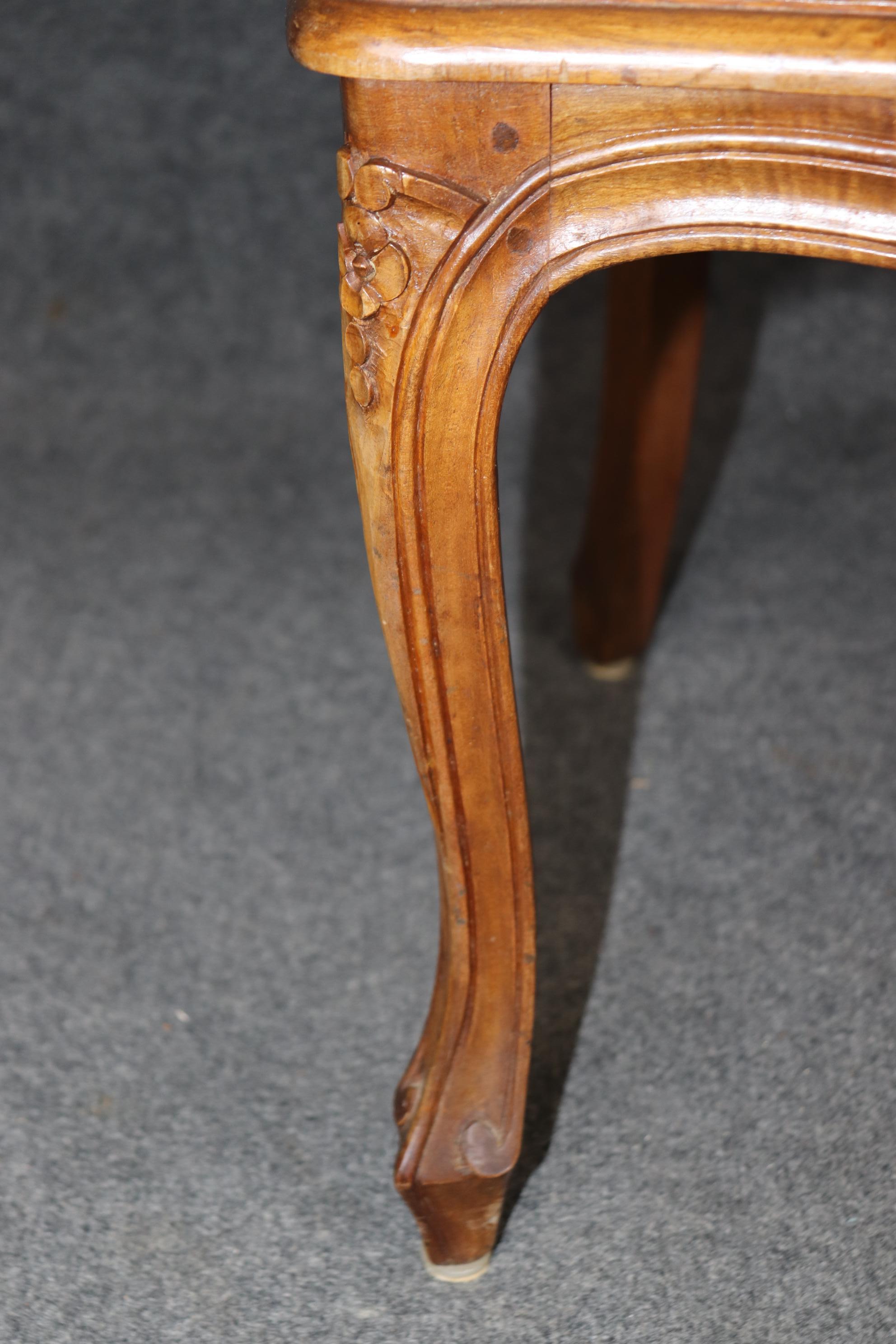 4 Poltrone aperte imbottite con schienale a canne in stile Louis XV francese in vendita 2