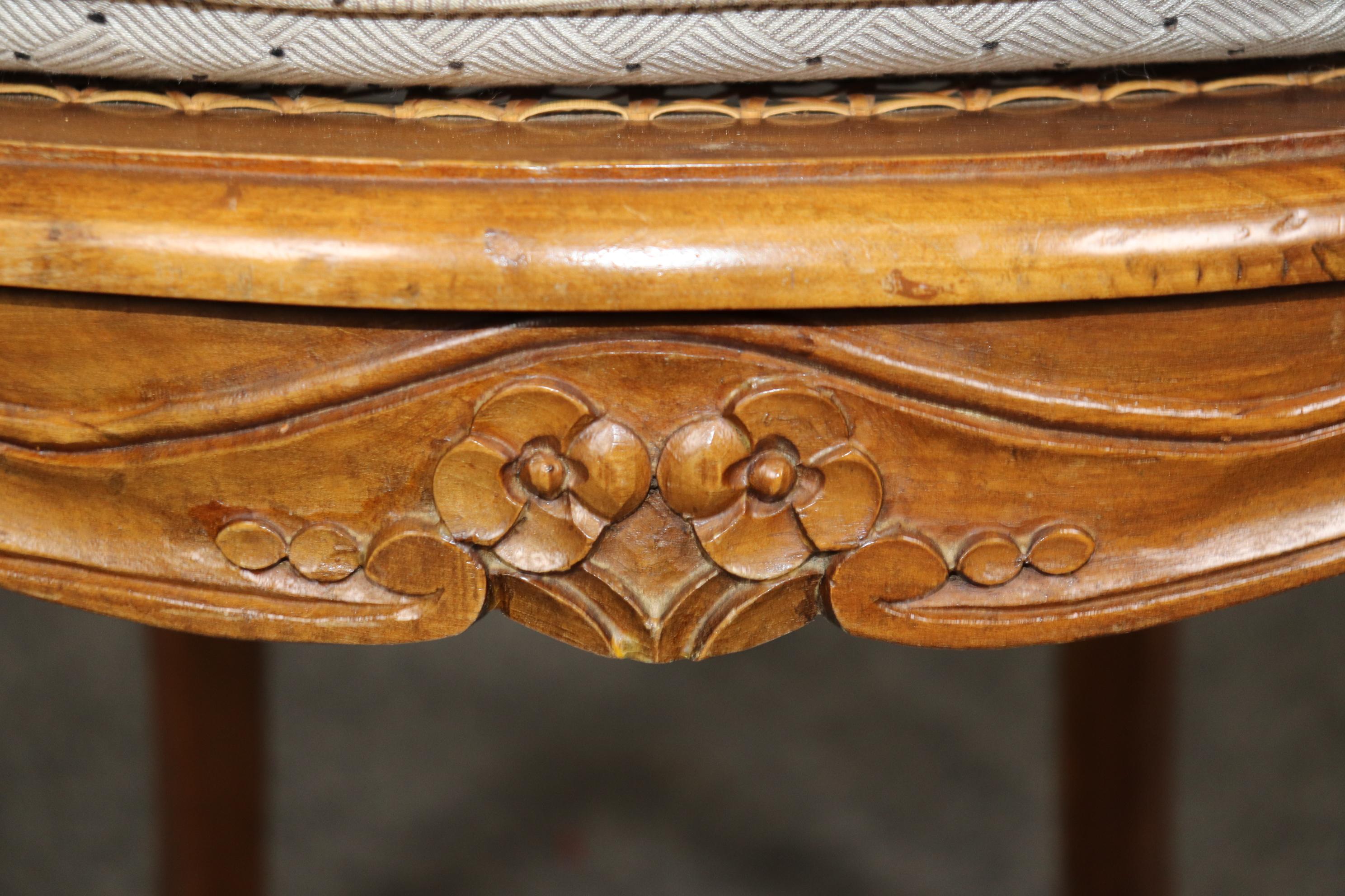4 Poltrone aperte imbottite con schienale a canne in stile Louis XV francese in vendita 7