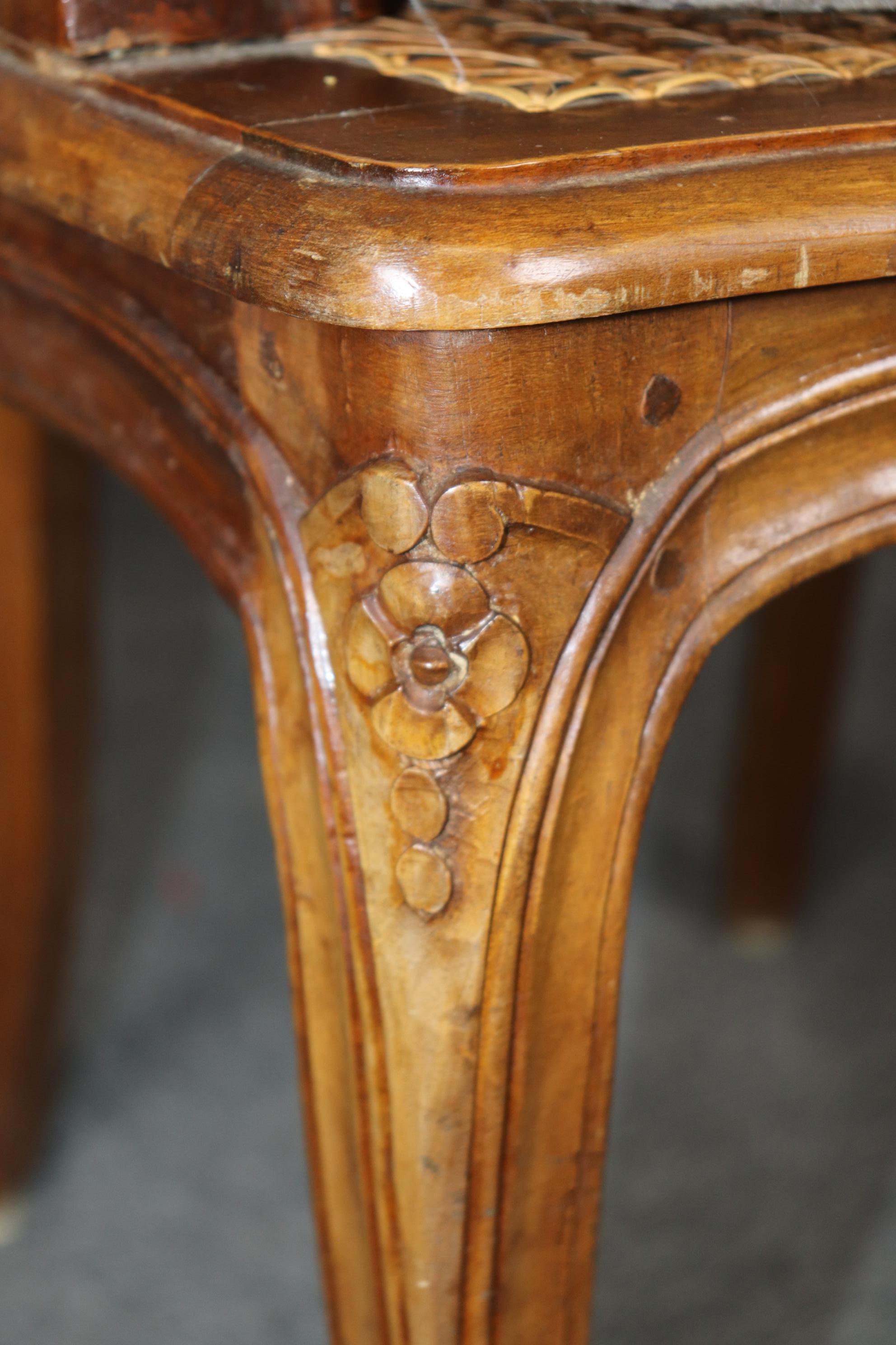 4 Poltrone aperte imbottite con schienale a canne in stile Louis XV francese in vendita 9