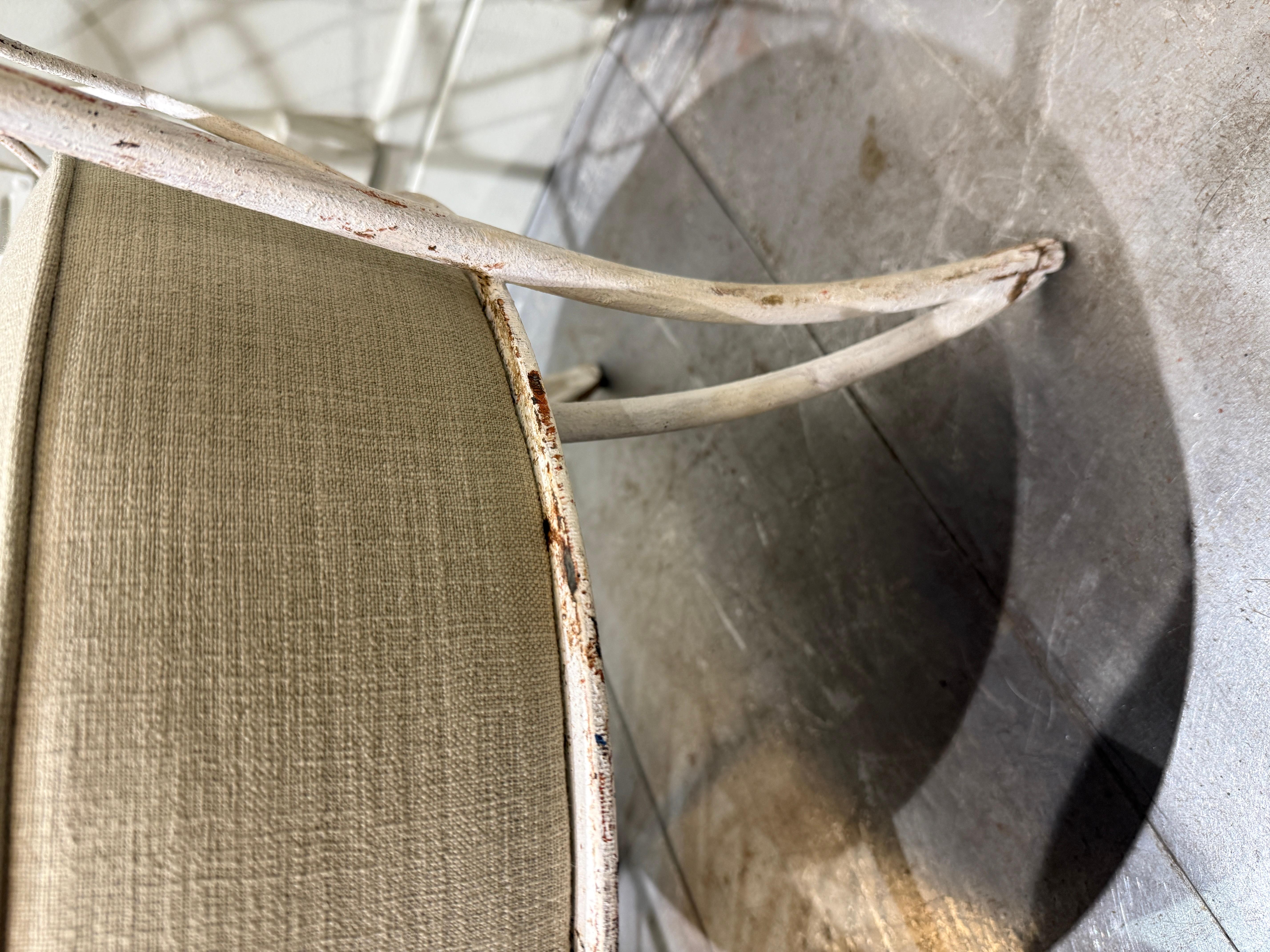 Mid-Century Modern 4 chauffeuses françaises en fer forgé circa 1940 en vente