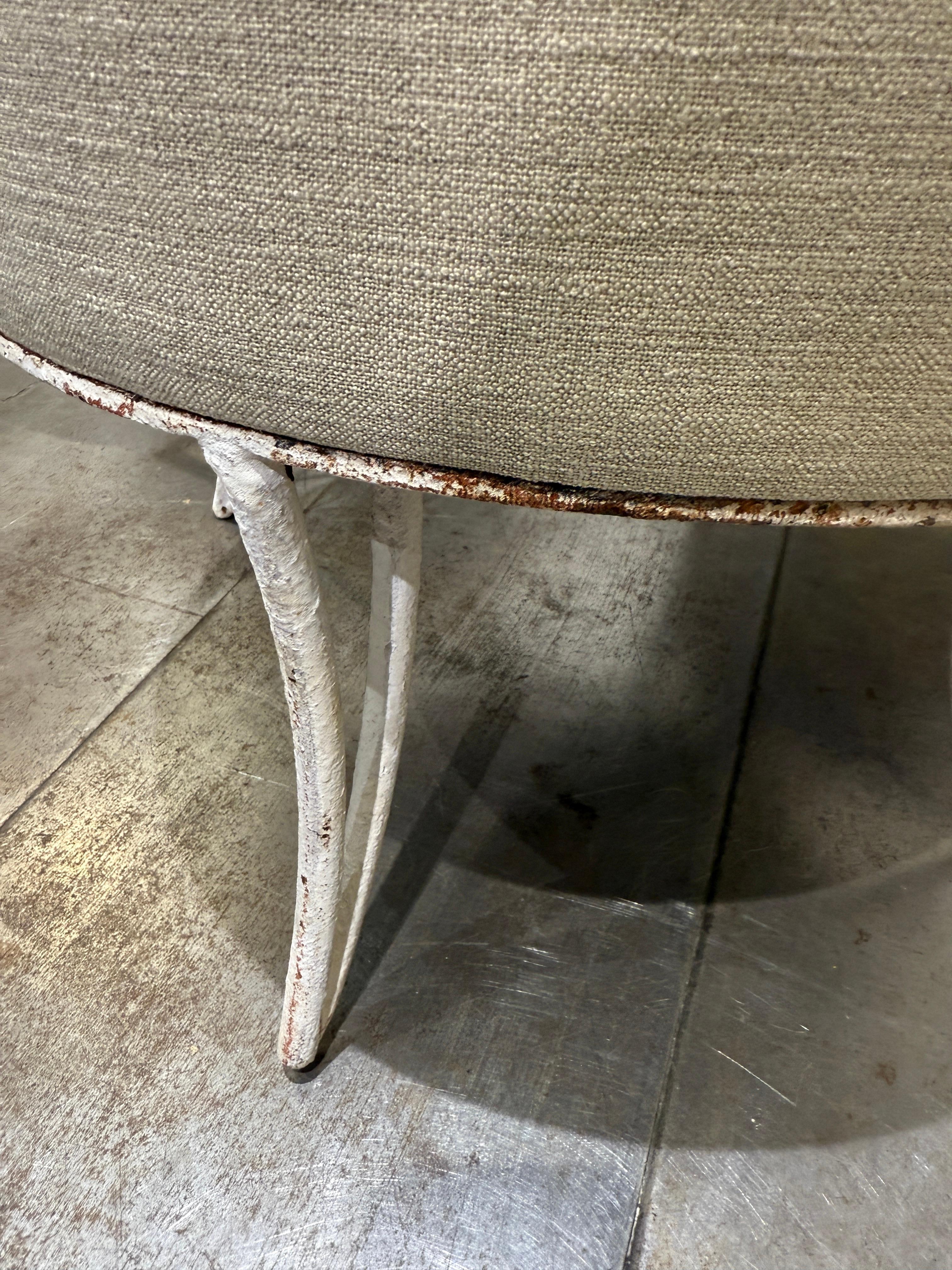 Milieu du XXe siècle 4 chauffeuses françaises en fer forgé circa 1940 en vente