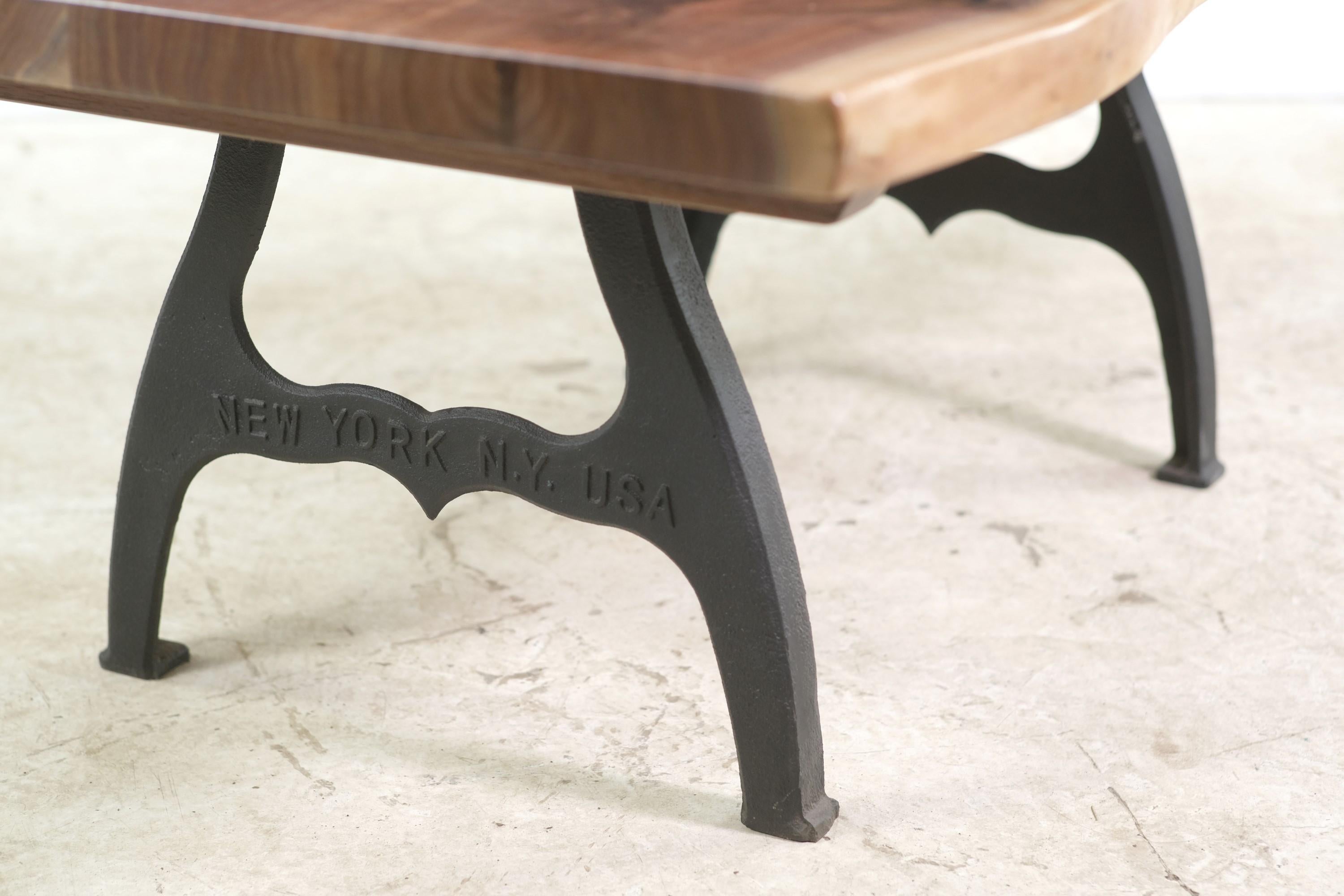 XXIe siècle et contemporain 4 ft Solid Walnut Live Edge Coffee Table Industrial Legs Cast Iron en vente