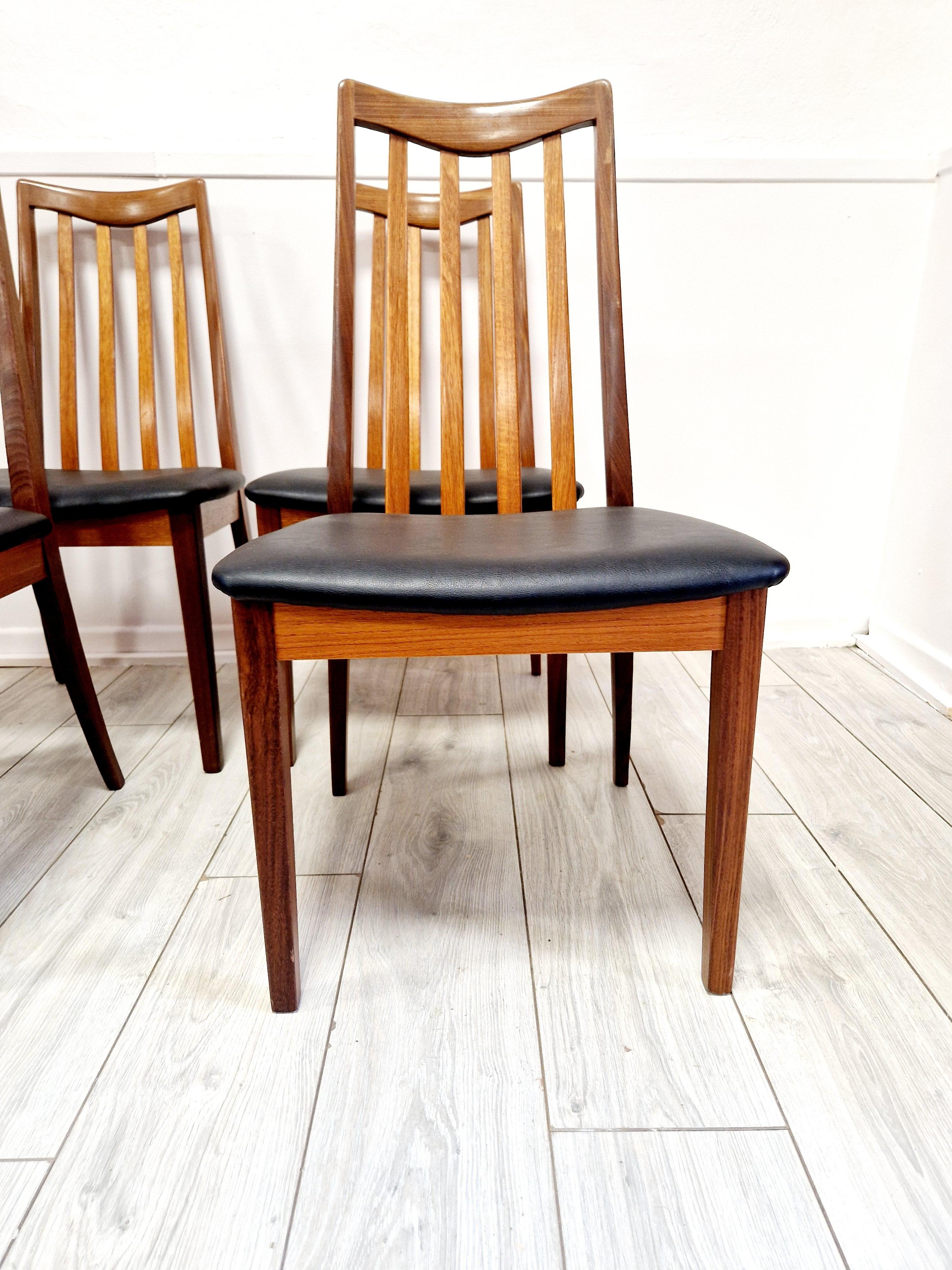 
Mit diesem Set aus vier G-Plan Fresco Esszimmerstühlen können Sie die zeitlose Eleganz der 1950er Jahre genießen. Jeder Stuhl ist ein Zeugnis für den beständigen Stil des Mid-Century Modernism, der mit viel Liebe zum Detail gefertigt wird. Das