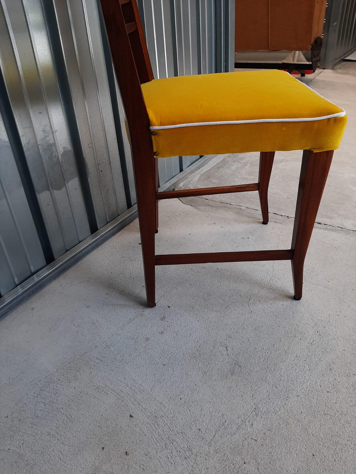 4 Stühle im Stil von Gio Ponti Italien 1955er (Nussbaumholz) im Angebot