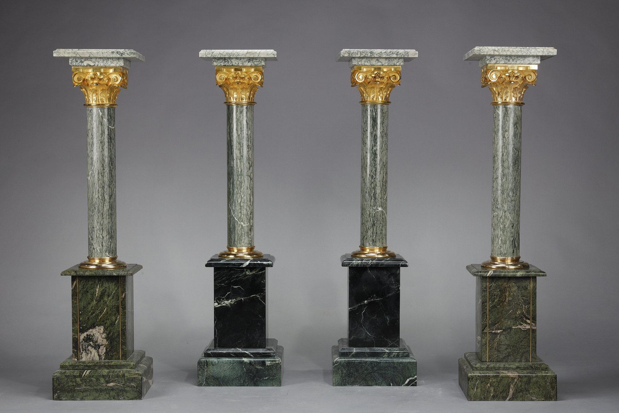 A set of imposing green Estours marble columns topped by a gilded bronze Corinthian capital and a square Estours marble top (28cm / 28 cm). The columns rest on a green Alpine marble base. Slight nuances between the two pairs.

Columns are also