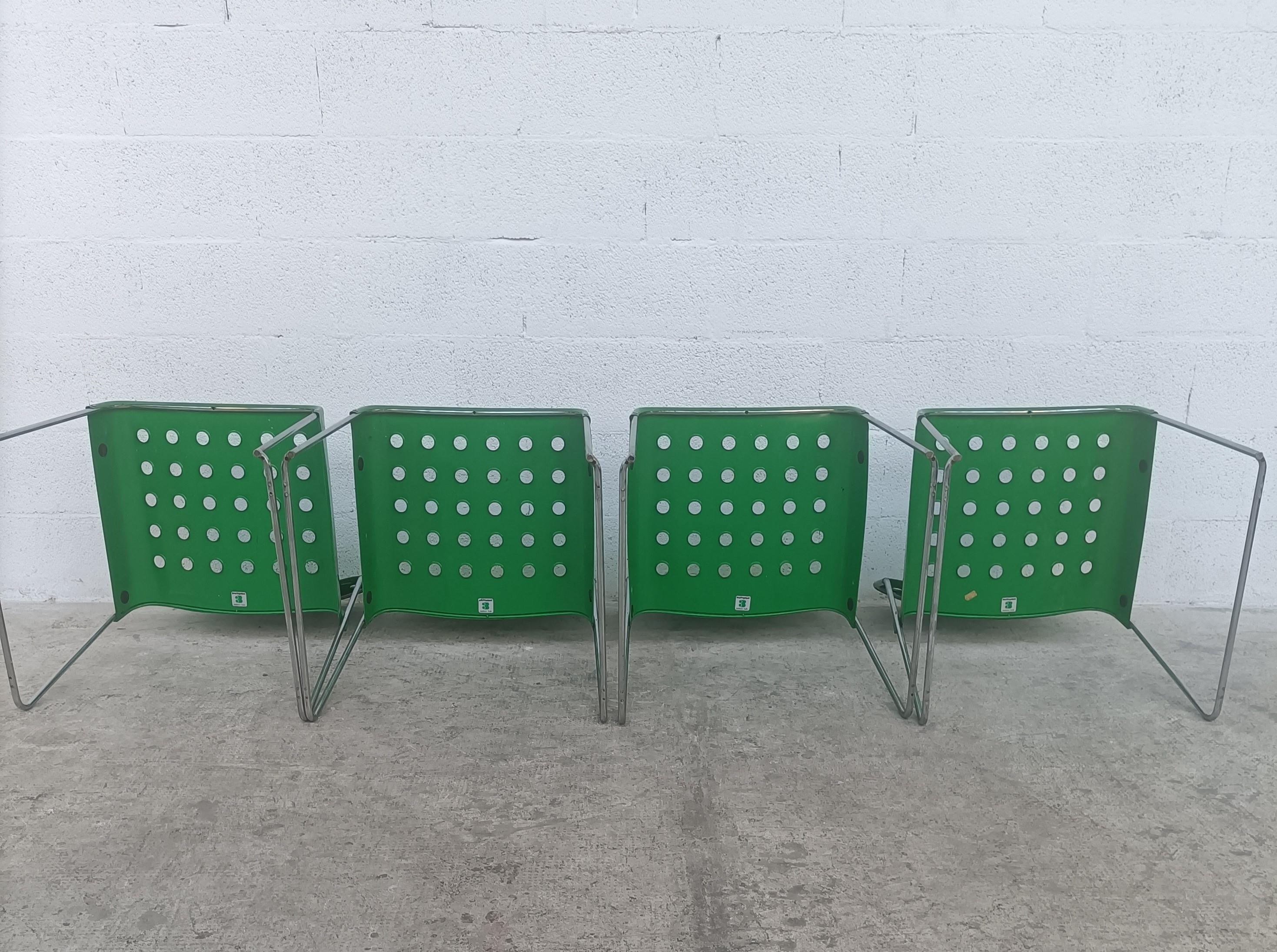 4 stapelbare Omkstak-Stühle in Grün von Rodney Kinsman für Bieffeplast 70er Jahre (Ende des 20. Jahrhunderts) im Angebot