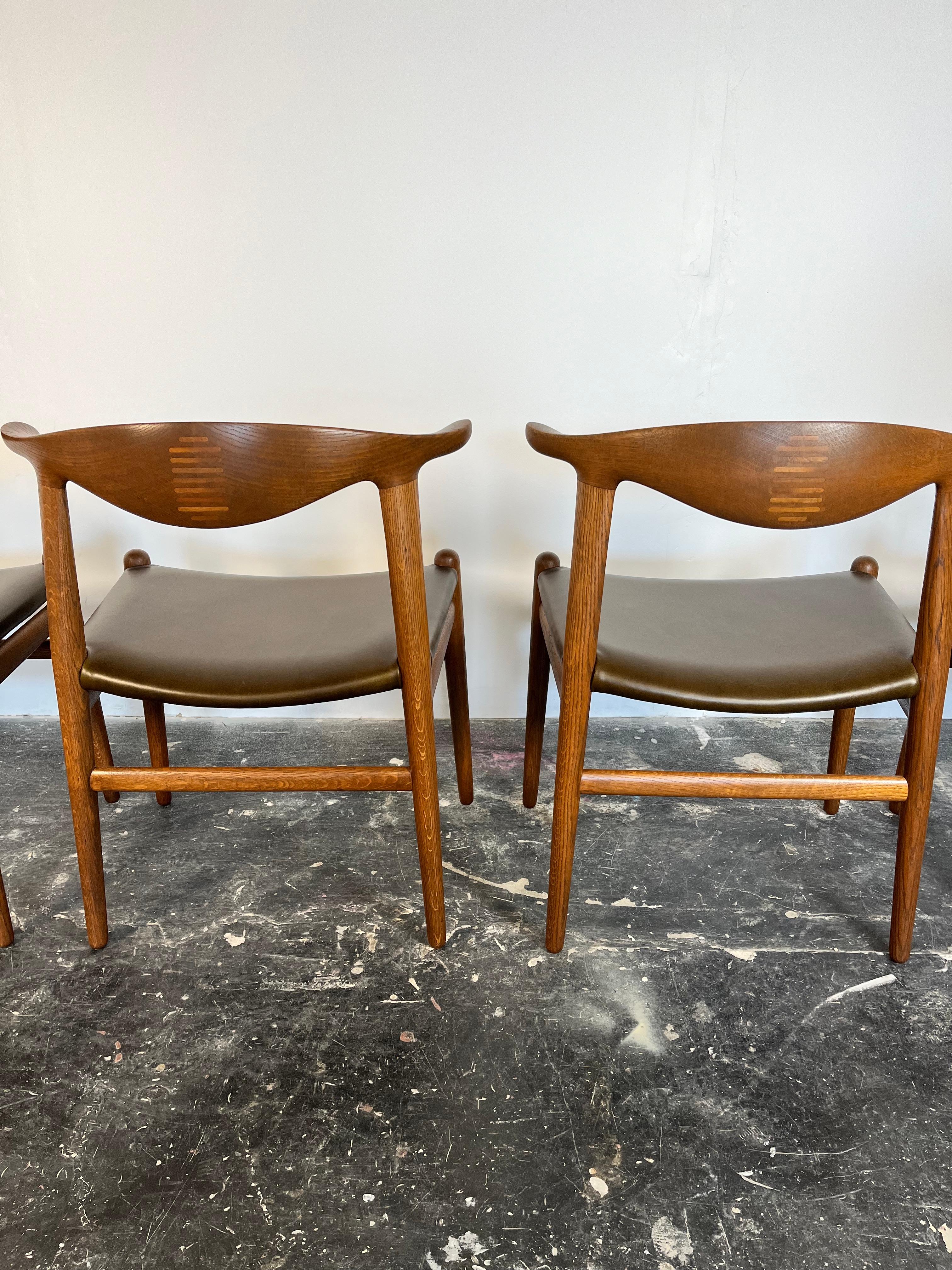 4 Hans J. Wegner Cow Horn Chairs for Johannes Hansen in Oak For Sale 6