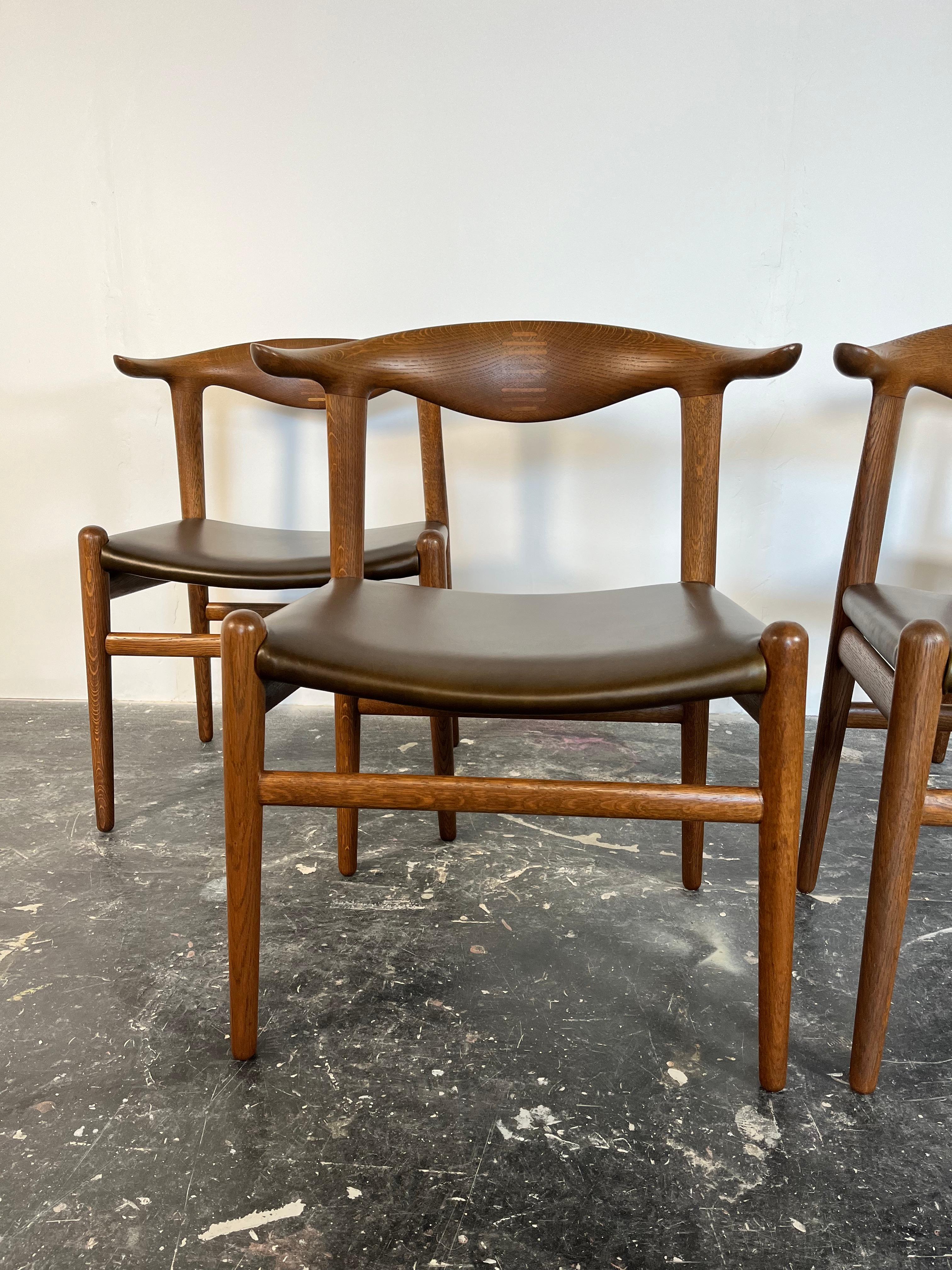 4 Hans J. Wegner Cow Horn Chairs for Johannes Hansen in Oak In Good Condition For Sale In San Diego, CA