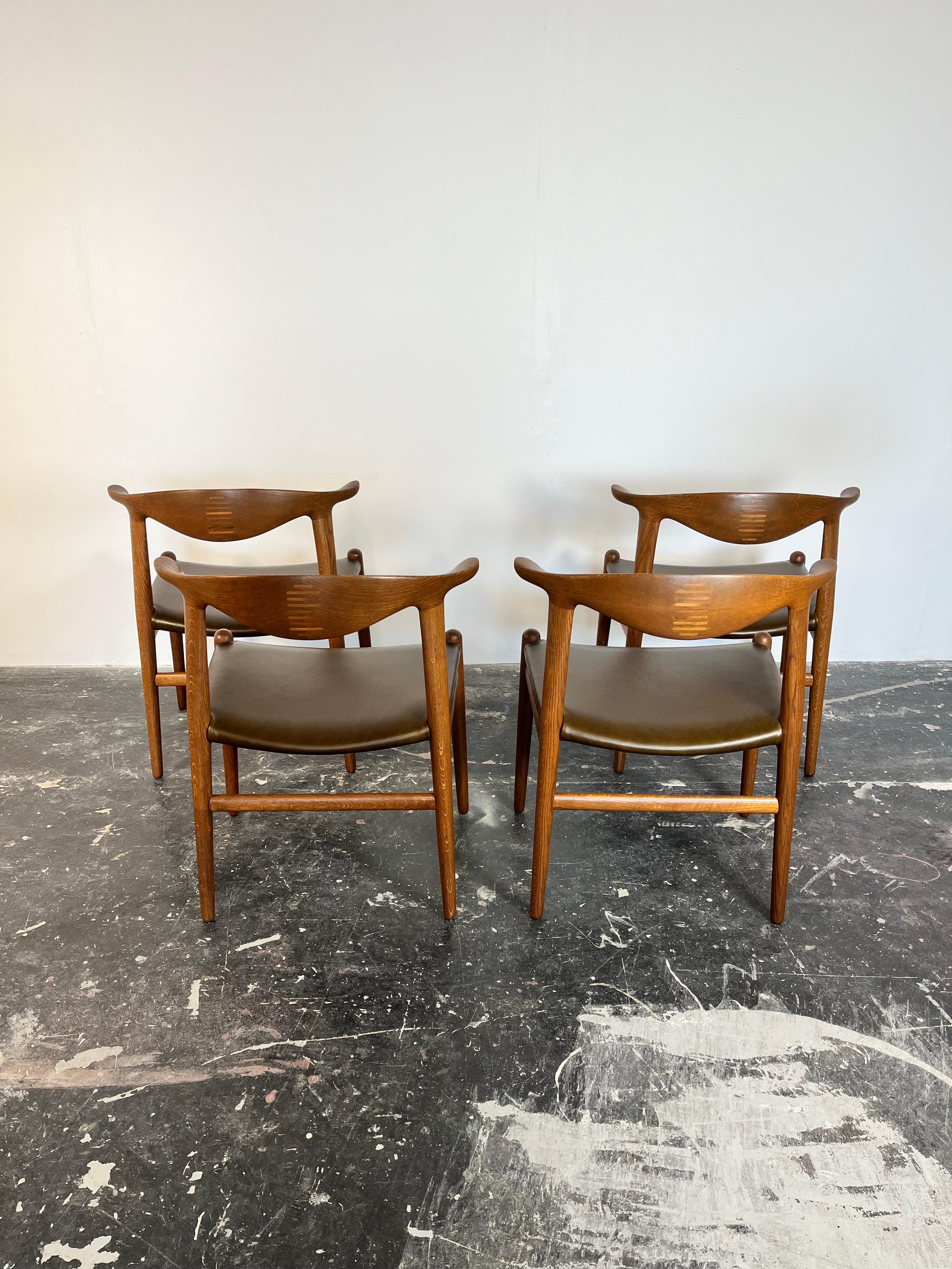 4 Hans J. Wegner Cow Horn Chairs for Johannes Hansen in Oak For Sale 2