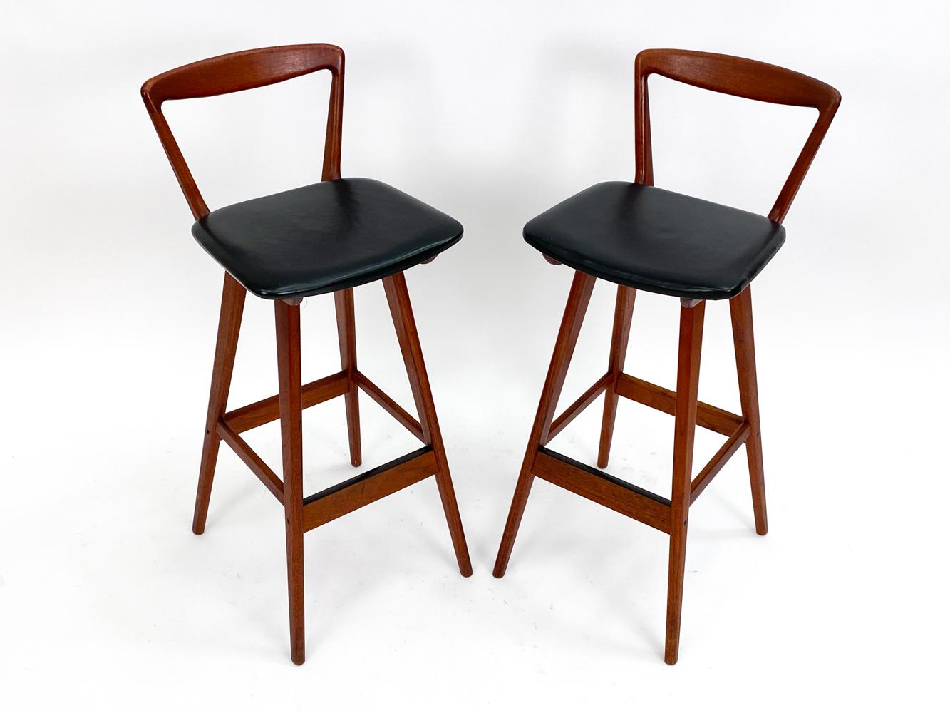 (4) Henry Rosengren Hansen for Brande Mobelfabrik Model 43 Teak Bar Stools For Sale 1