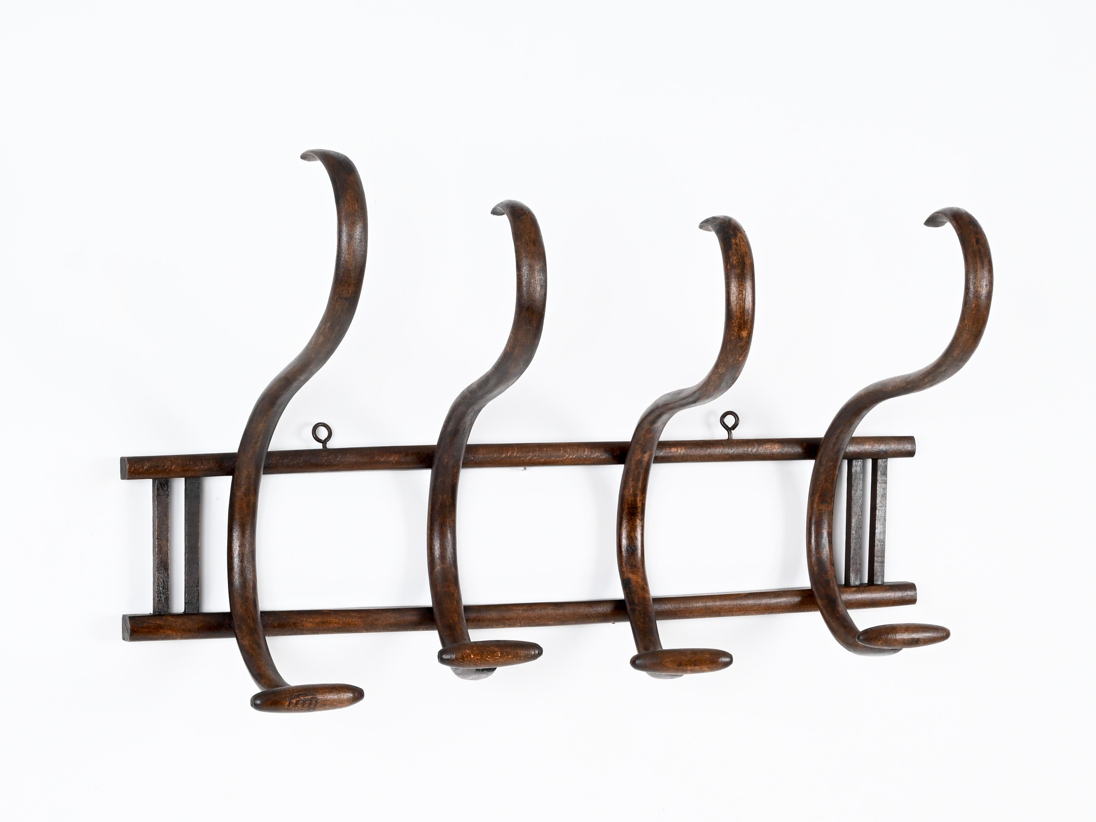 4 Garderobenständer aus Nussbaumholz mit Kapuze von Michael Thonet, Frankreich, Anfang 1900 (Art nouveau) im Angebot