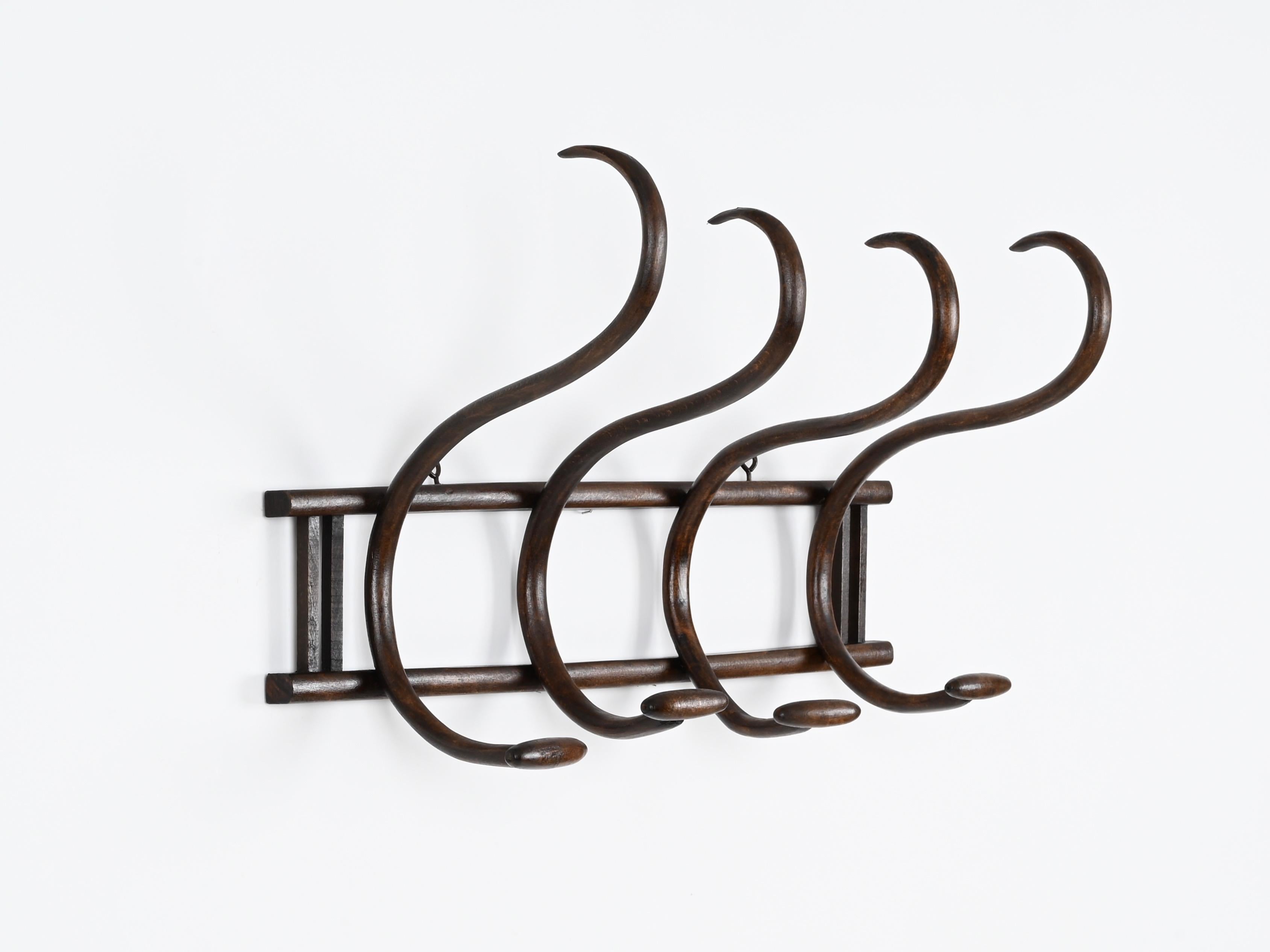 4 Garderobenständer aus Nussbaumholz mit Kapuze von Michael Thonet, Frankreich, Anfang 1900 im Angebot 1