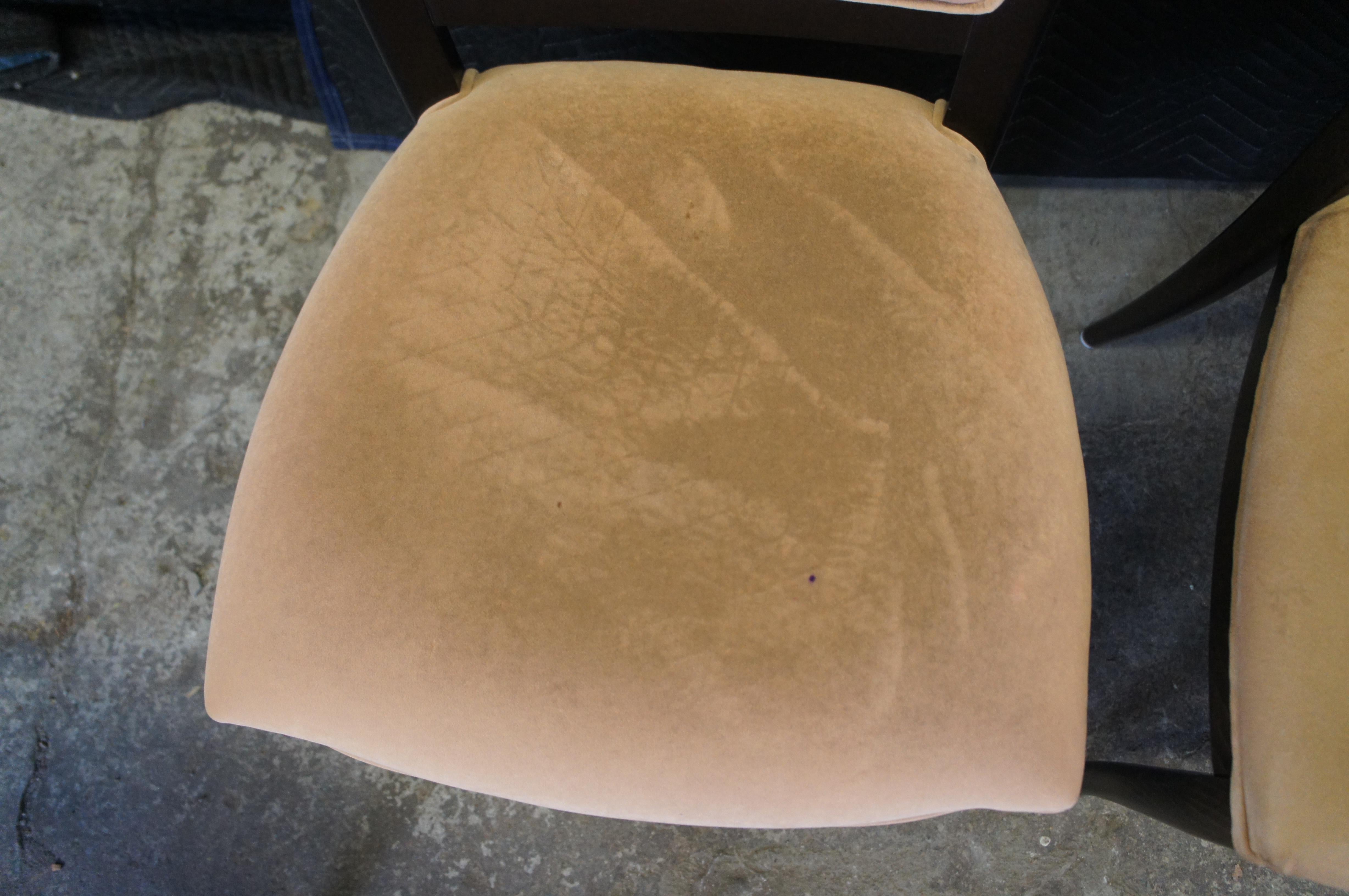 4 chaises de salle à manger modernes italiennes Parsons en chêne foncé et daim en vente 6