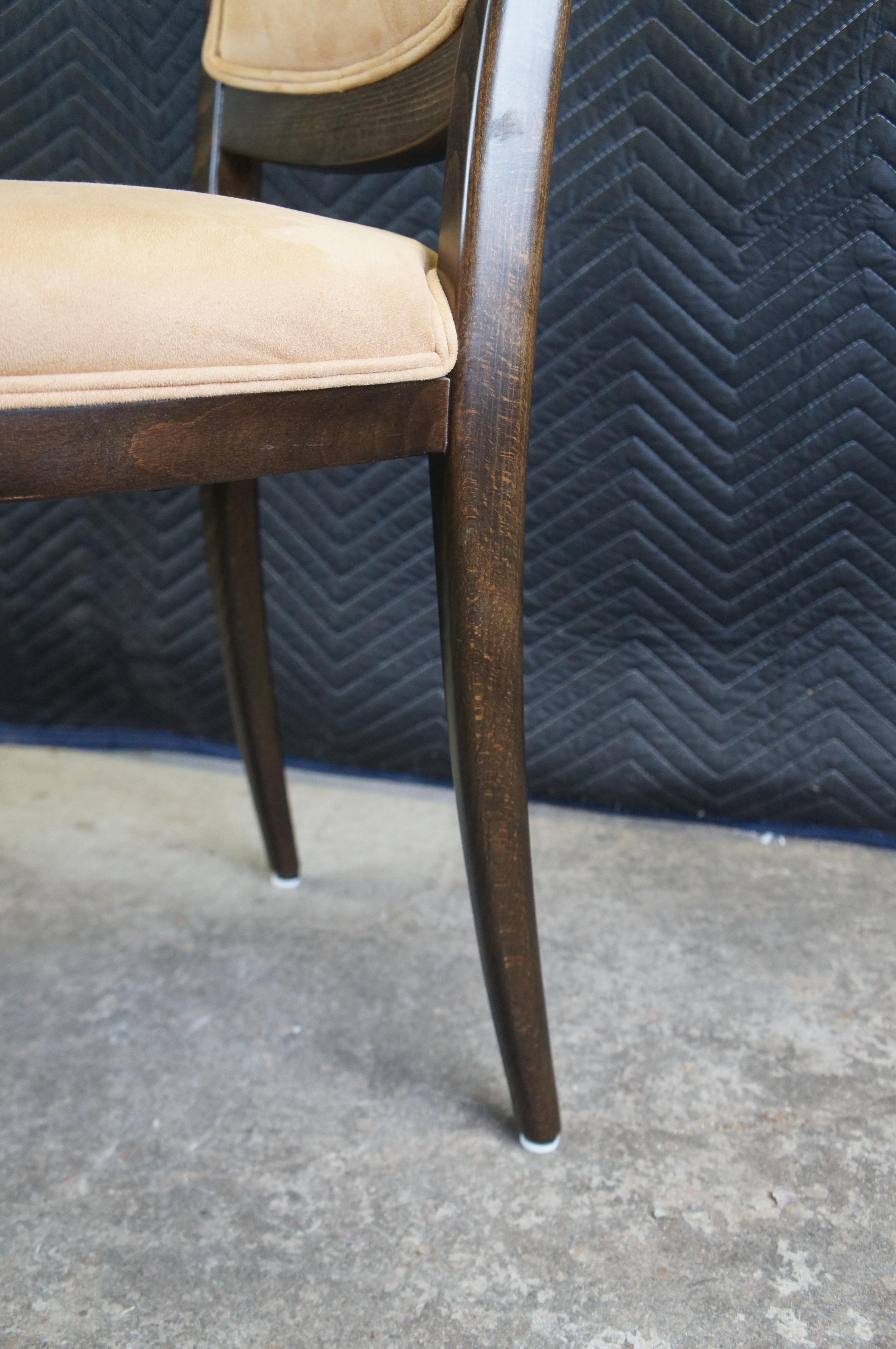 4 chaises de salle à manger modernes italiennes Parsons en chêne foncé et daim en vente 3