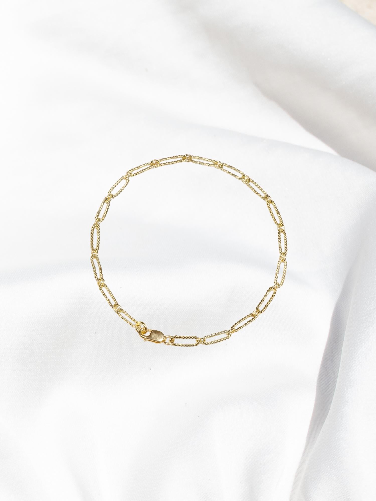 Part of our signature chain collection, the Olivia bracelet resembles the modern paperclip chain but with a twist. Literally. Crafted entirely by hand, our links are made in the traditional filigree method where gold wires are twisted together to