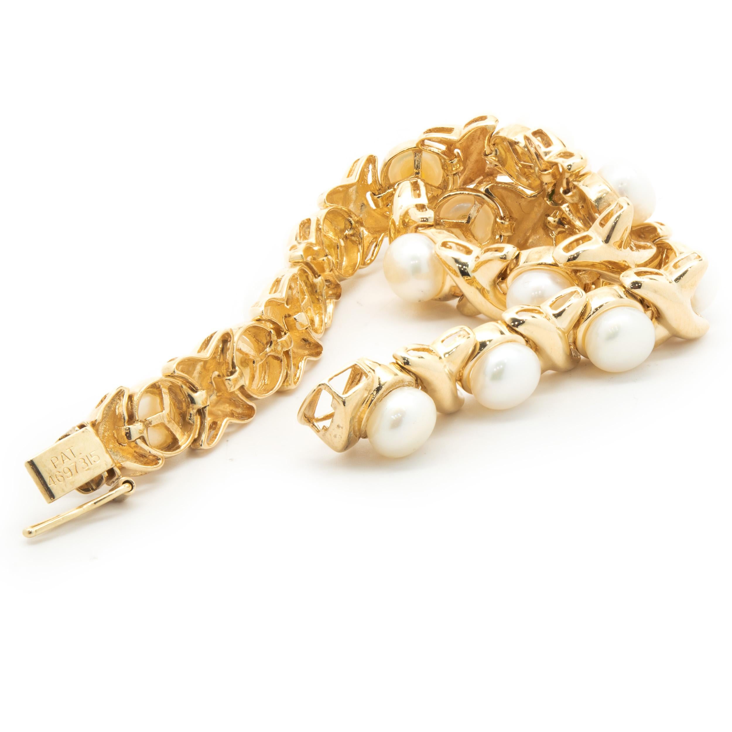 Taille ronde Bracelet en or jaune 4 carats avec perles d'eau douce en forme de X en vente