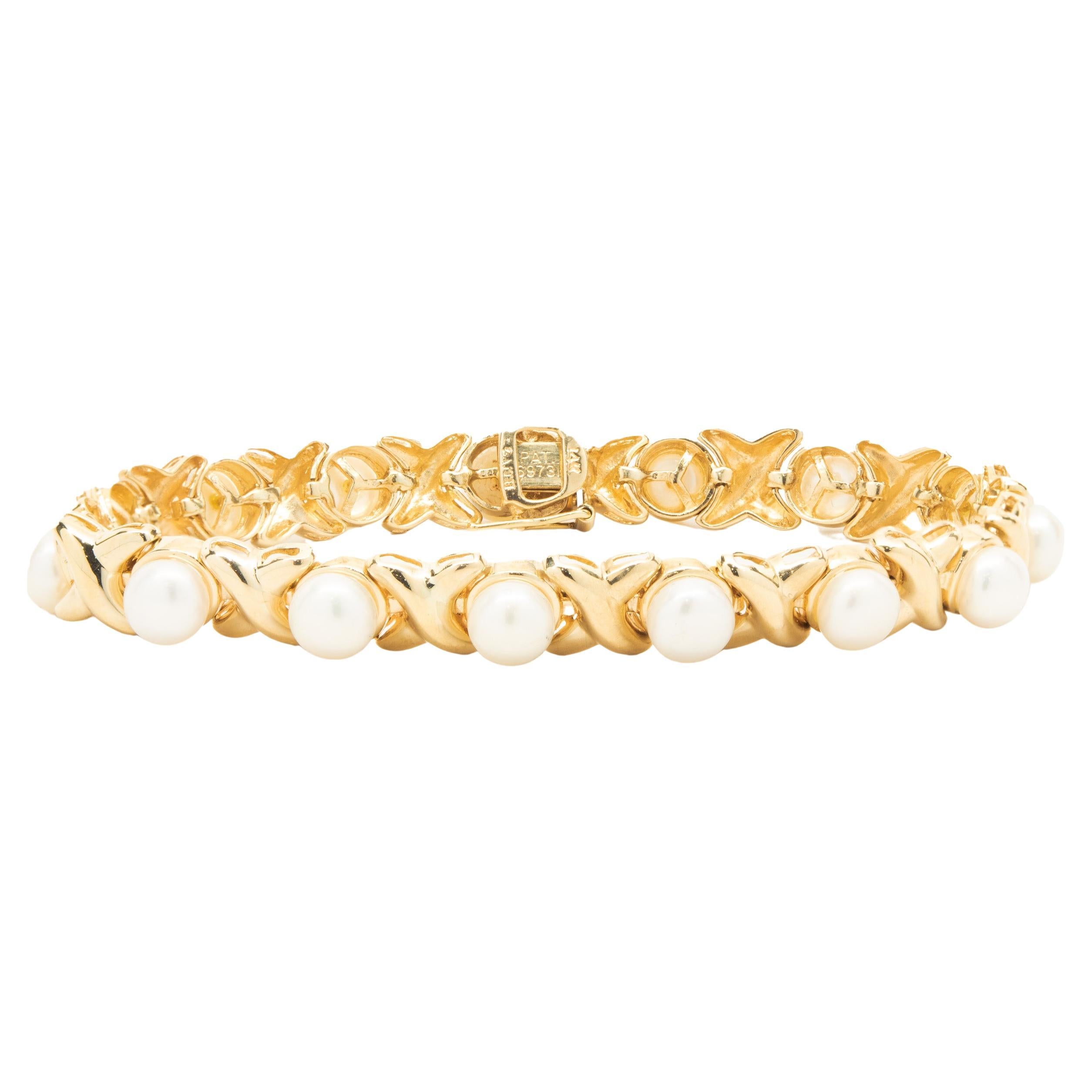Bracelet en or jaune 4 carats avec perles d'eau douce en forme de X en vente