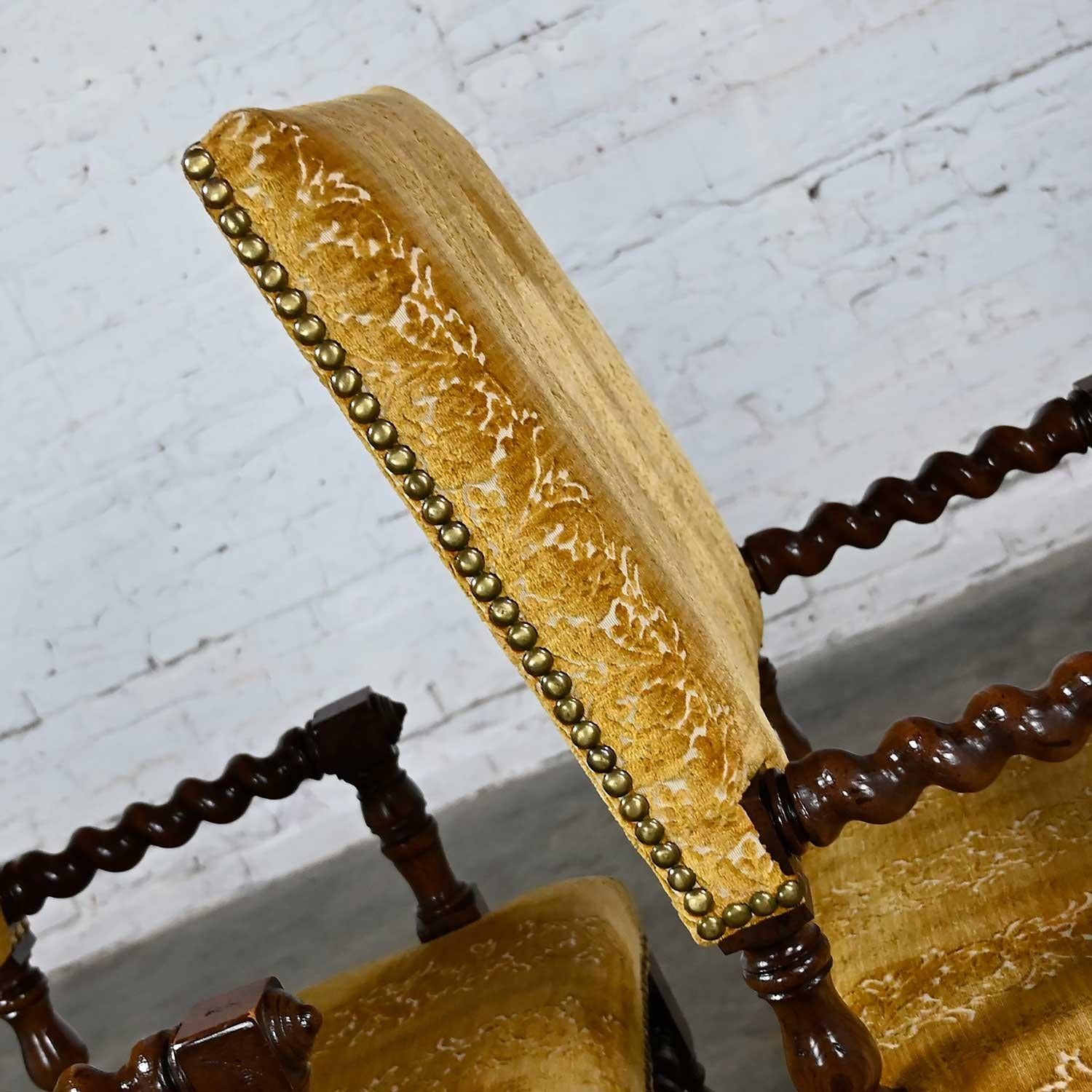 4 große Henredon-Esszimmerstühle im Jacobean-Stil mit geschwungenem Rücken, Barley Twist Gold Chenille im Angebot 10