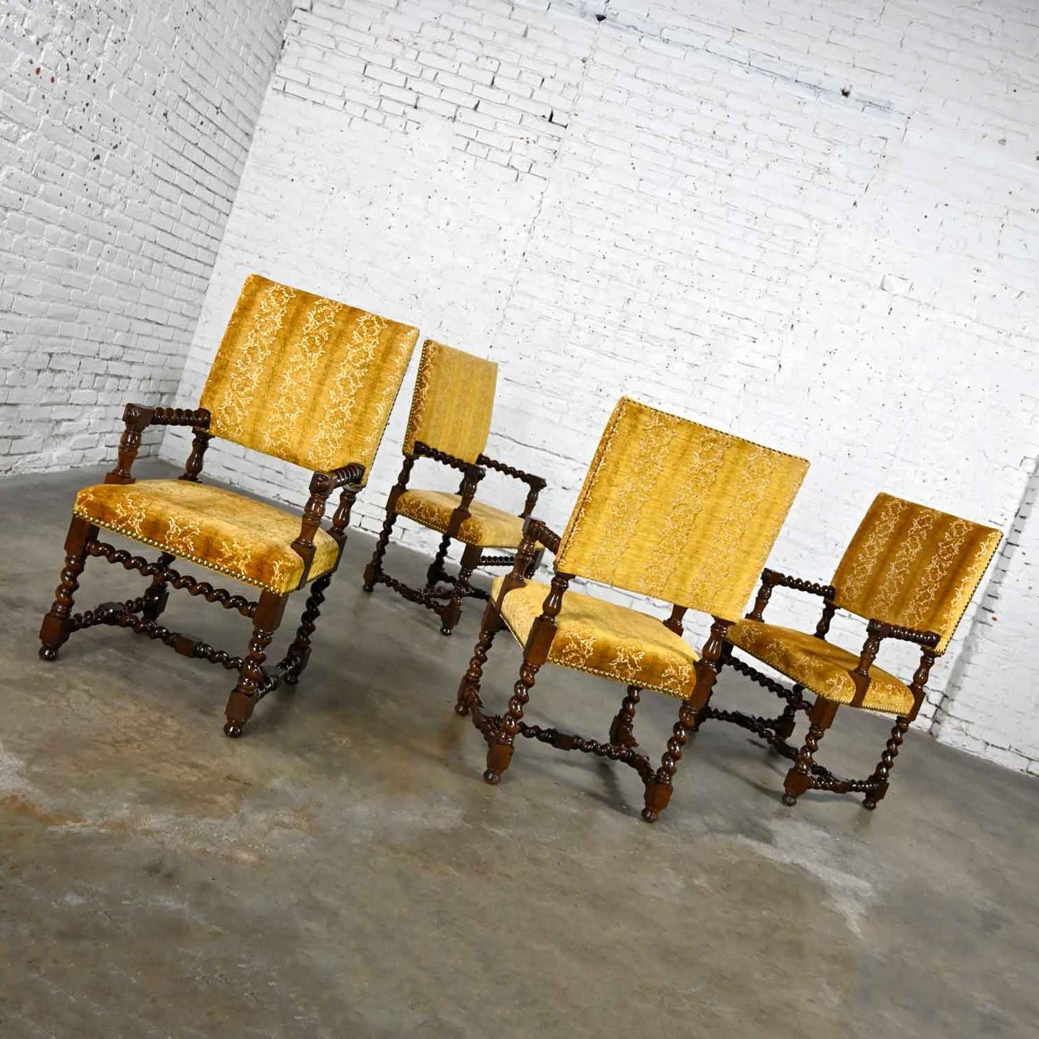 4 große Henredon-Esszimmerstühle im Jacobean-Stil mit geschwungenem Rücken, Barley Twist Gold Chenille (Jakobinisch) im Angebot
