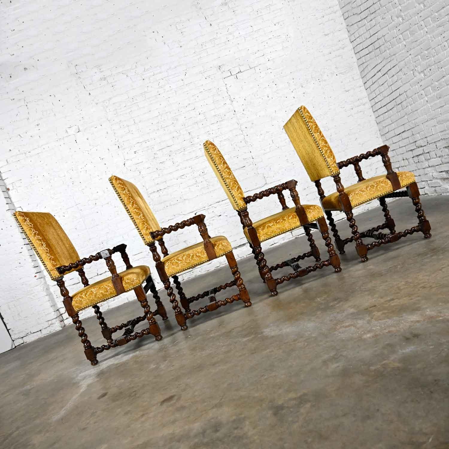 4 große Henredon-Esszimmerstühle im Jacobean-Stil mit geschwungenem Rücken, Barley Twist Gold Chenille im Zustand „Gut“ im Angebot in Topeka, KS