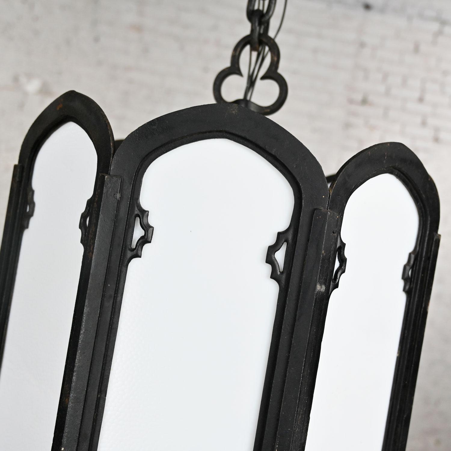 Große Vintage Gothic oder Art Deco Black Wrought Iron & White Milk Glass Lights im Angebot 4