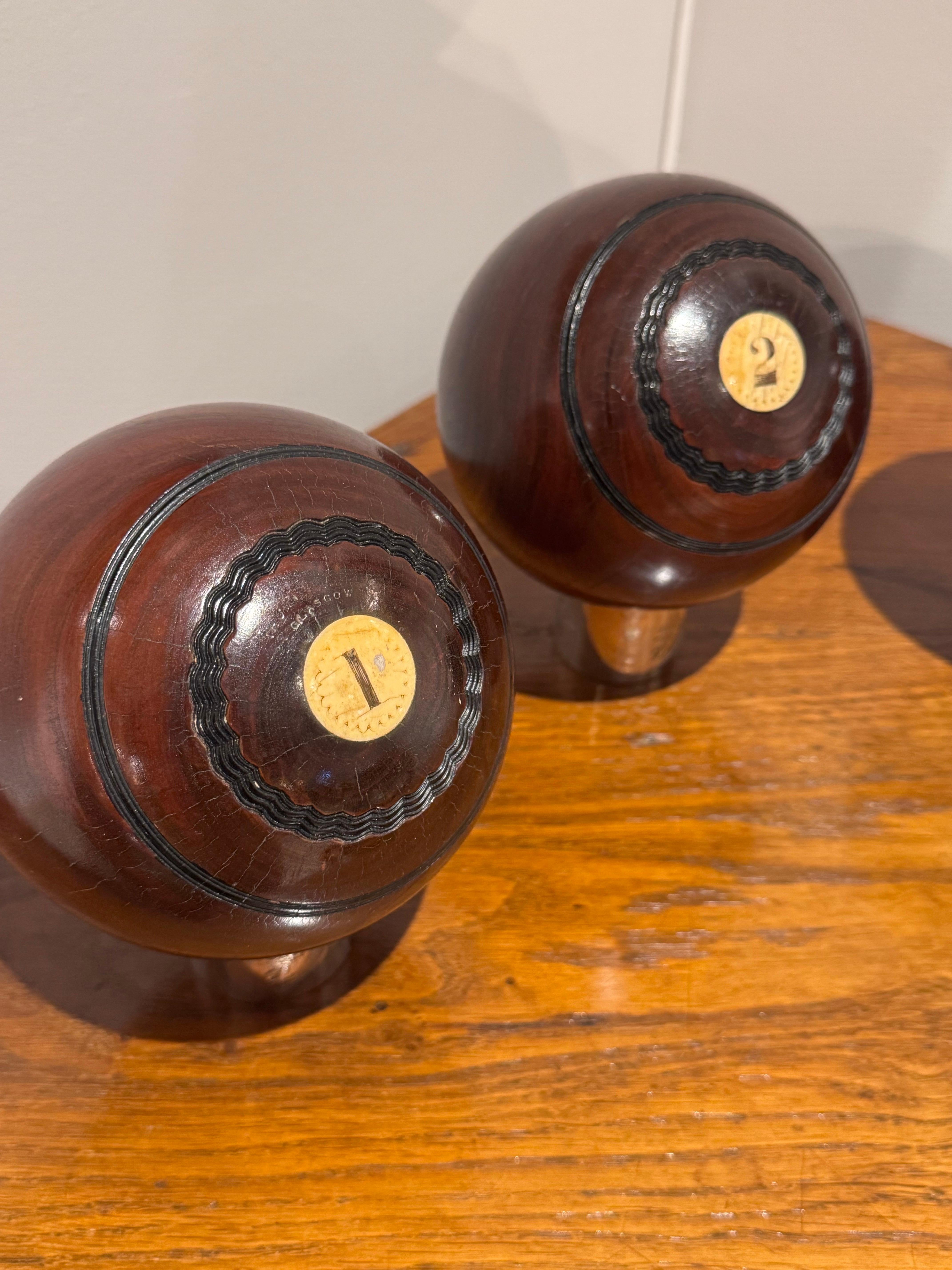 4 Lawn Ball, 19e siècle, chiffres et Monogramme incrustés en Lignum VITA Bon état - En vente à Huntington, NY