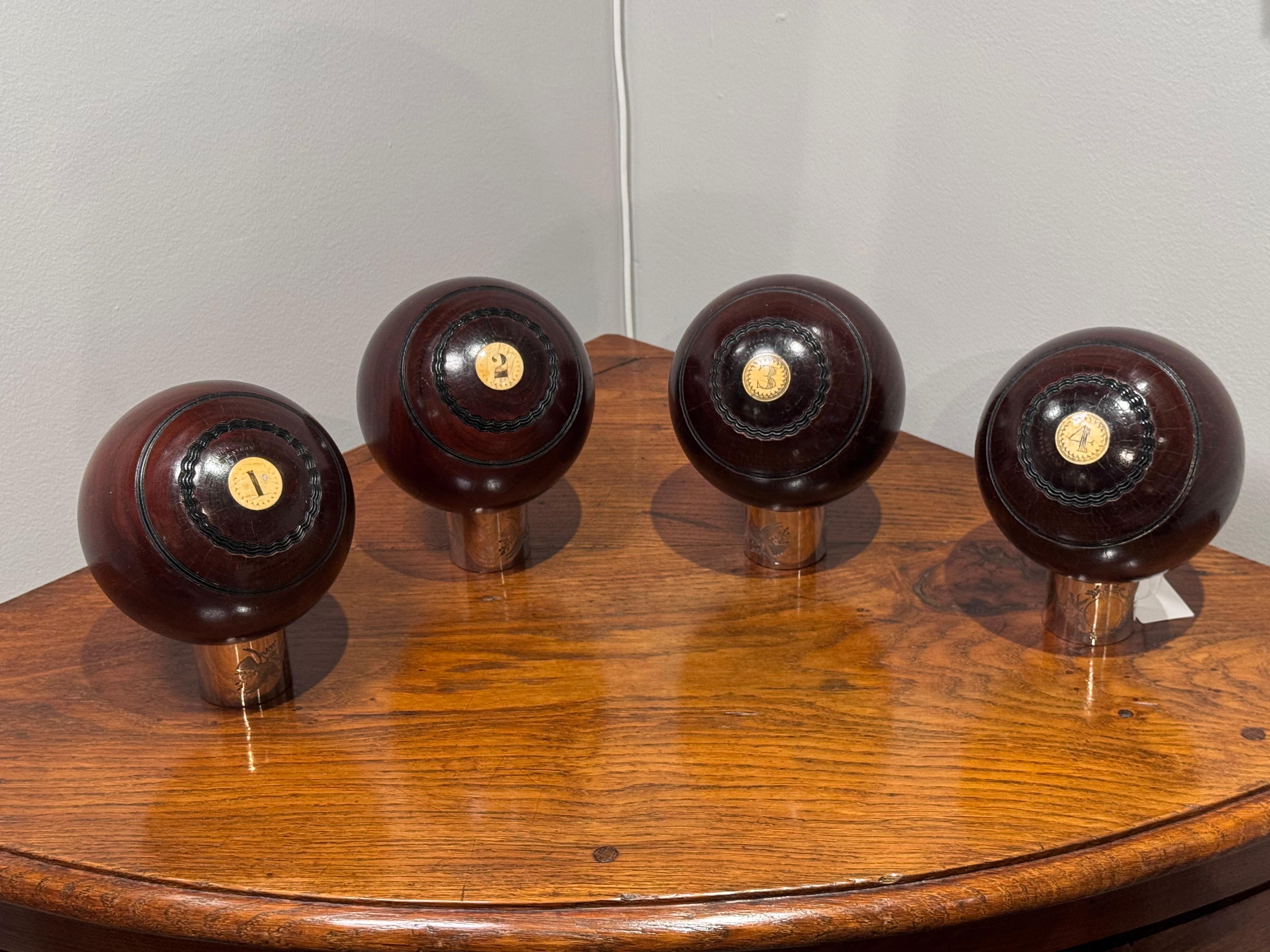 4 Lawn Ball, 19e siècle, chiffres et Monogramme incrustés en Lignum VITA en vente 1
