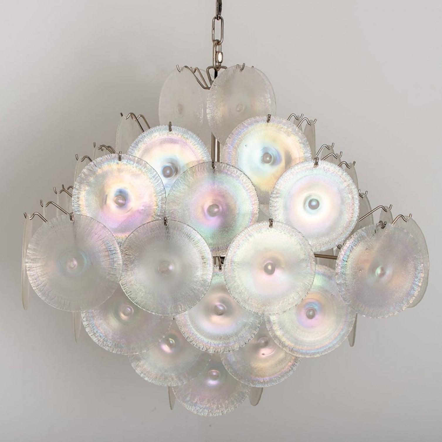 A gorgeous hanging light fixture, by Nason for Vistosi with four layers of round facet oiled glass discs.

The length of the chains can be altered for your needs for free.

In very good vintage condition. Well wired, perfectly cleaned and ready for