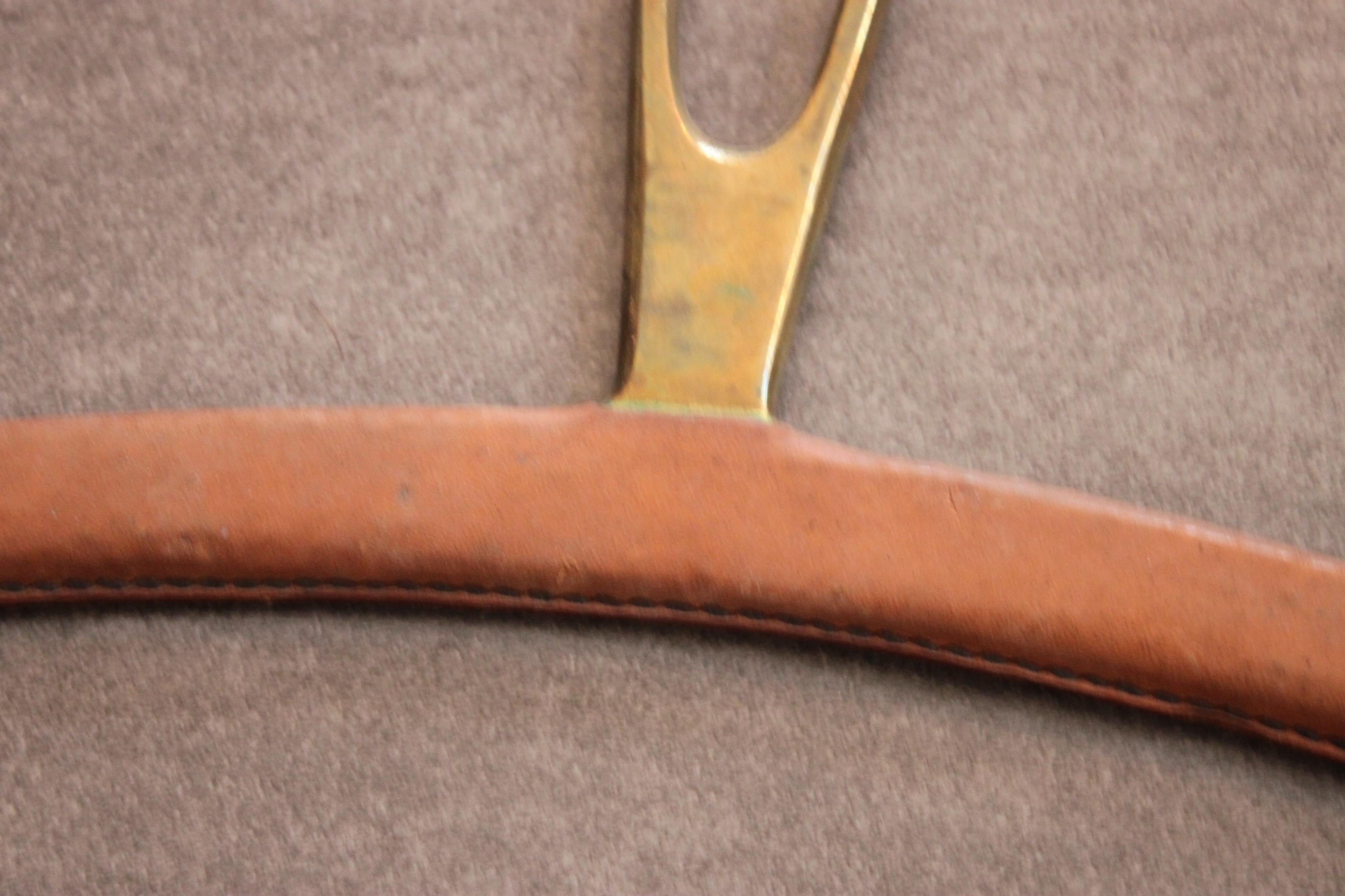 20th Century 4 Leather-Coated Brass Coat Hangers by Carl Auböck For Sale