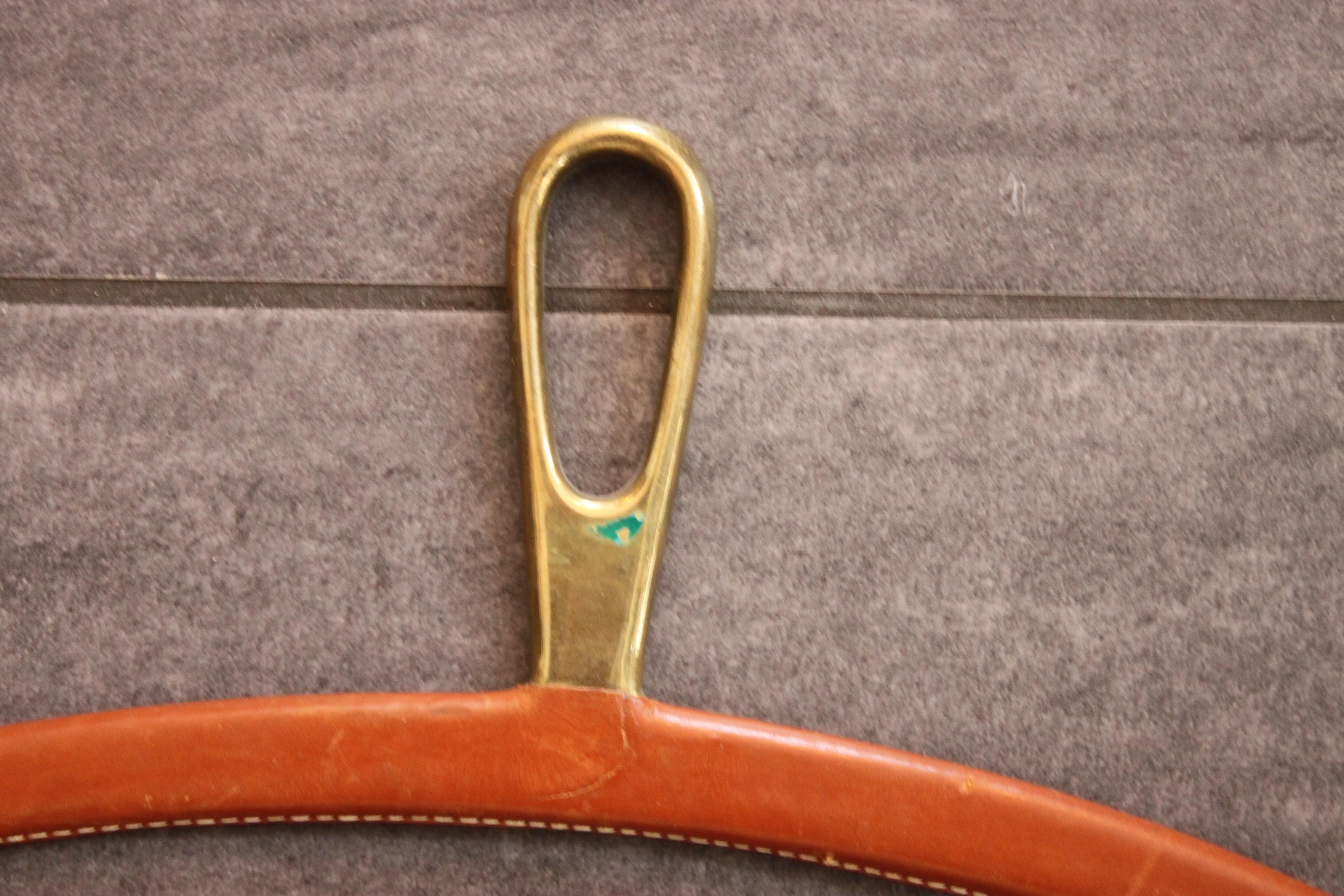 4 Leather-Coated Brass Coat Hangers by Carl Auböck For Sale 2