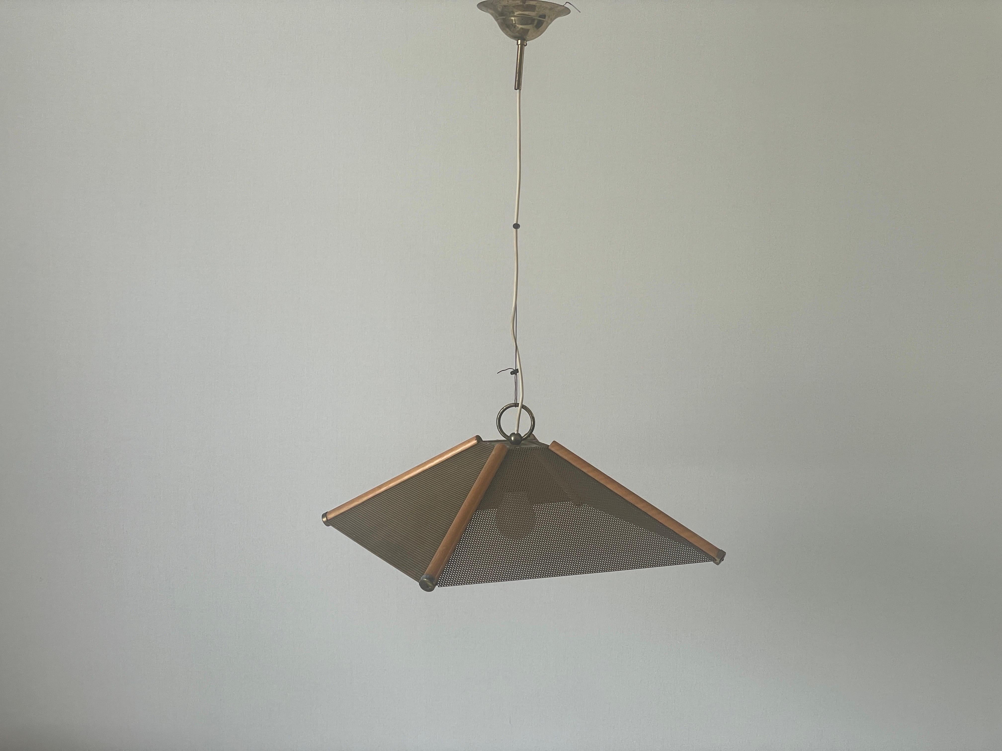 Mid-Century moderno Lampada a sospensione a 4 foglie con linee in Wood e corpo in metallo, anni '60, Italia in vendita