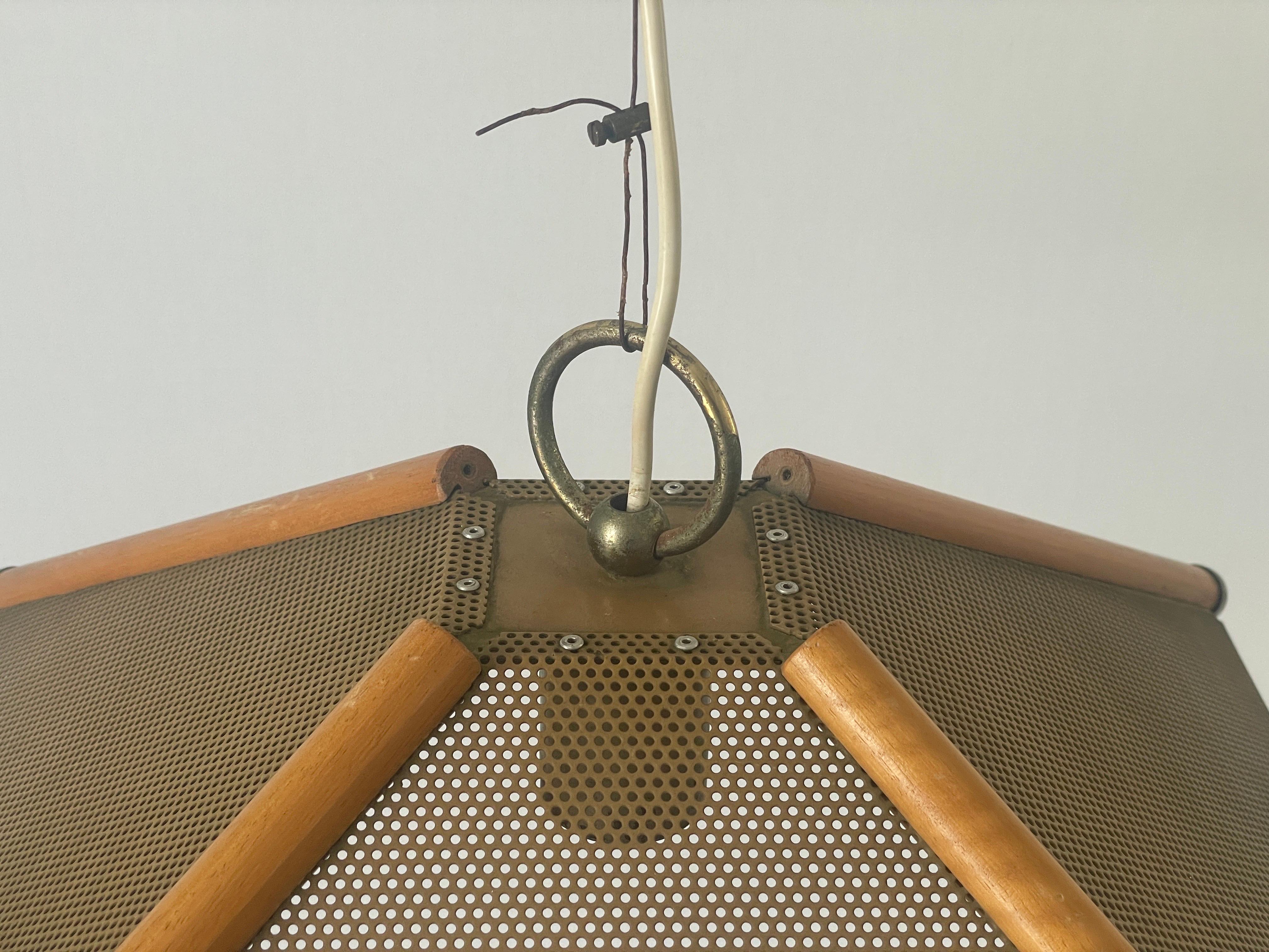 Metà XX secolo Lampada a sospensione a 4 foglie con linee in Wood e corpo in metallo, anni '60, Italia in vendita