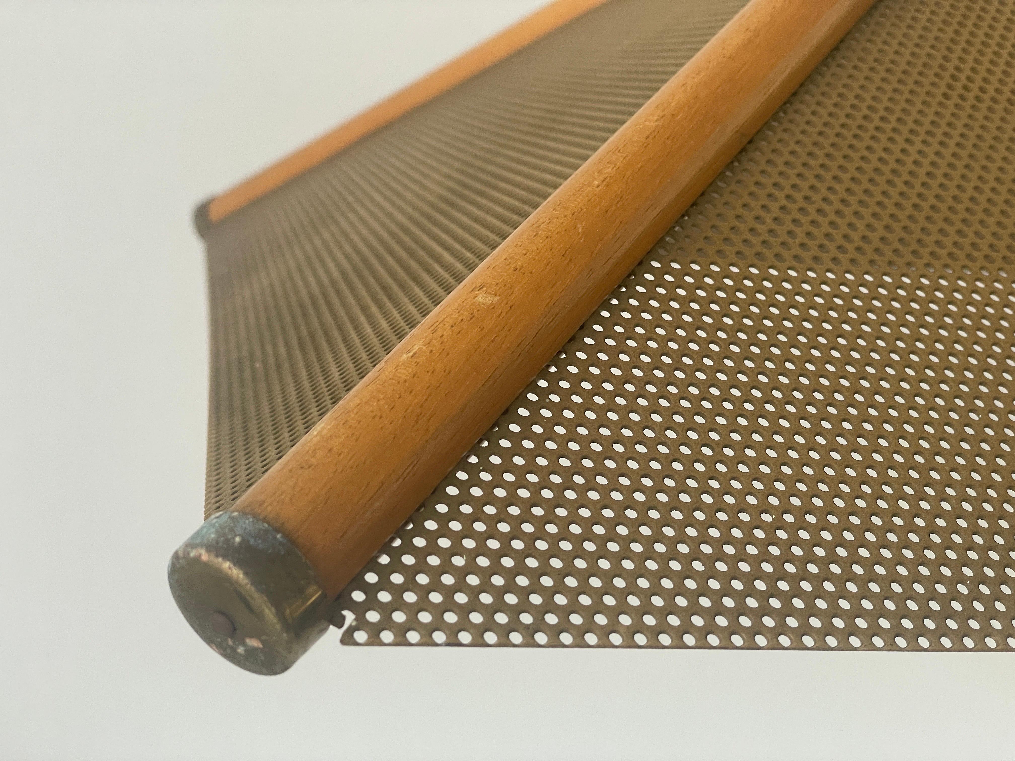 Metallo Lampada a sospensione a 4 foglie con linee in Wood e corpo in metallo, anni '60, Italia in vendita