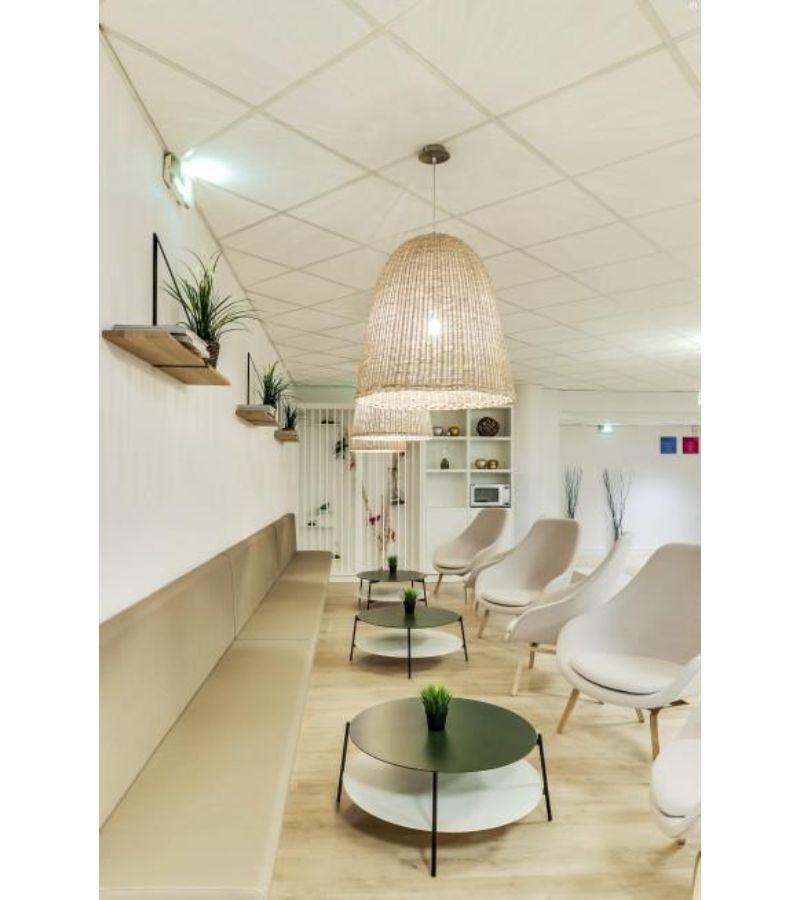 Polychromé Table d'appoint Shika à 4 pieds par A+A Cooren en vente