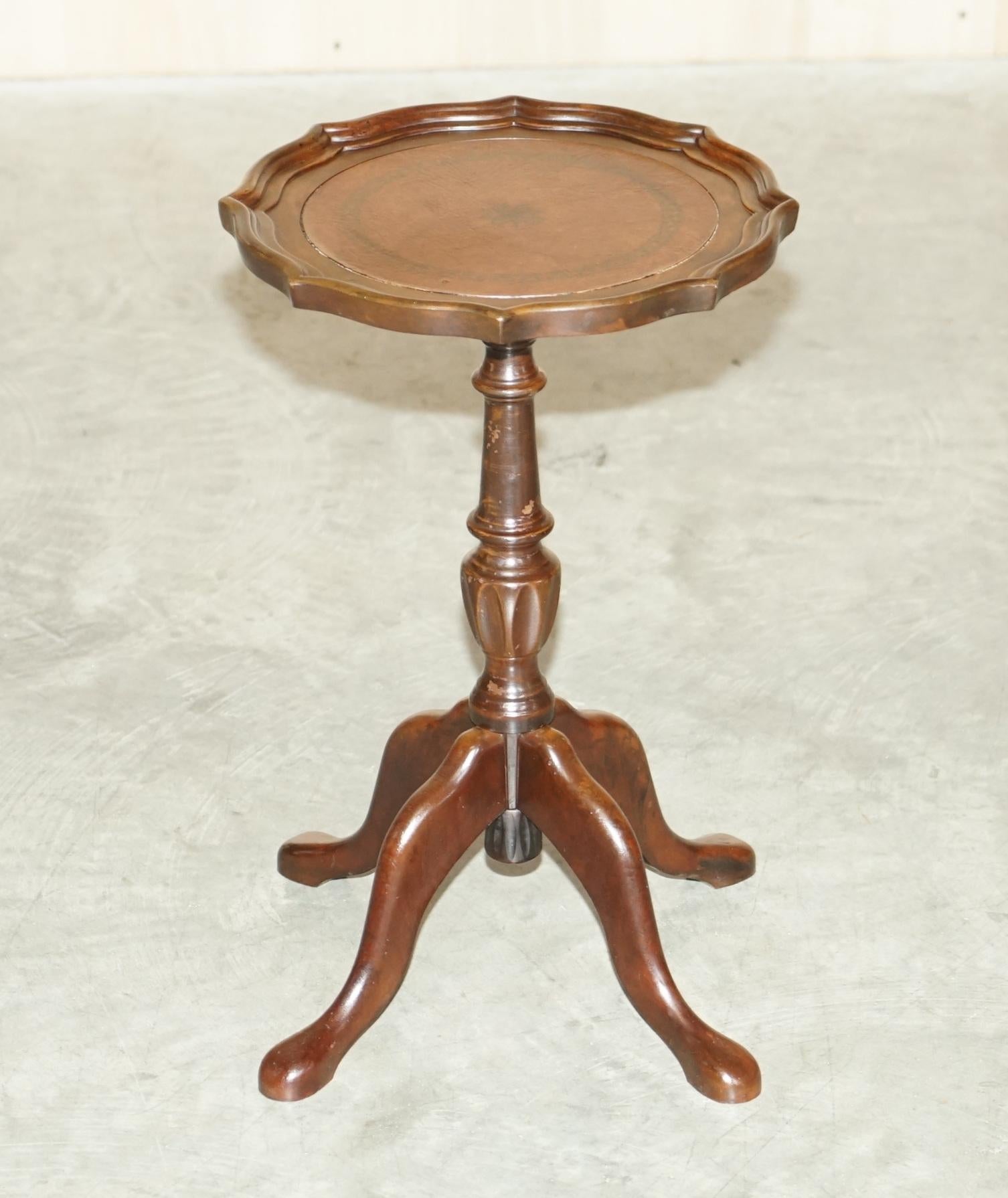 We are delighted to offer for sale this very nice vintage mahogany & brown leather topped four legged table.

A good looking and well made piece, ideally suited for a lamp or glass of wine with a picture frame on it, this is the only one I have