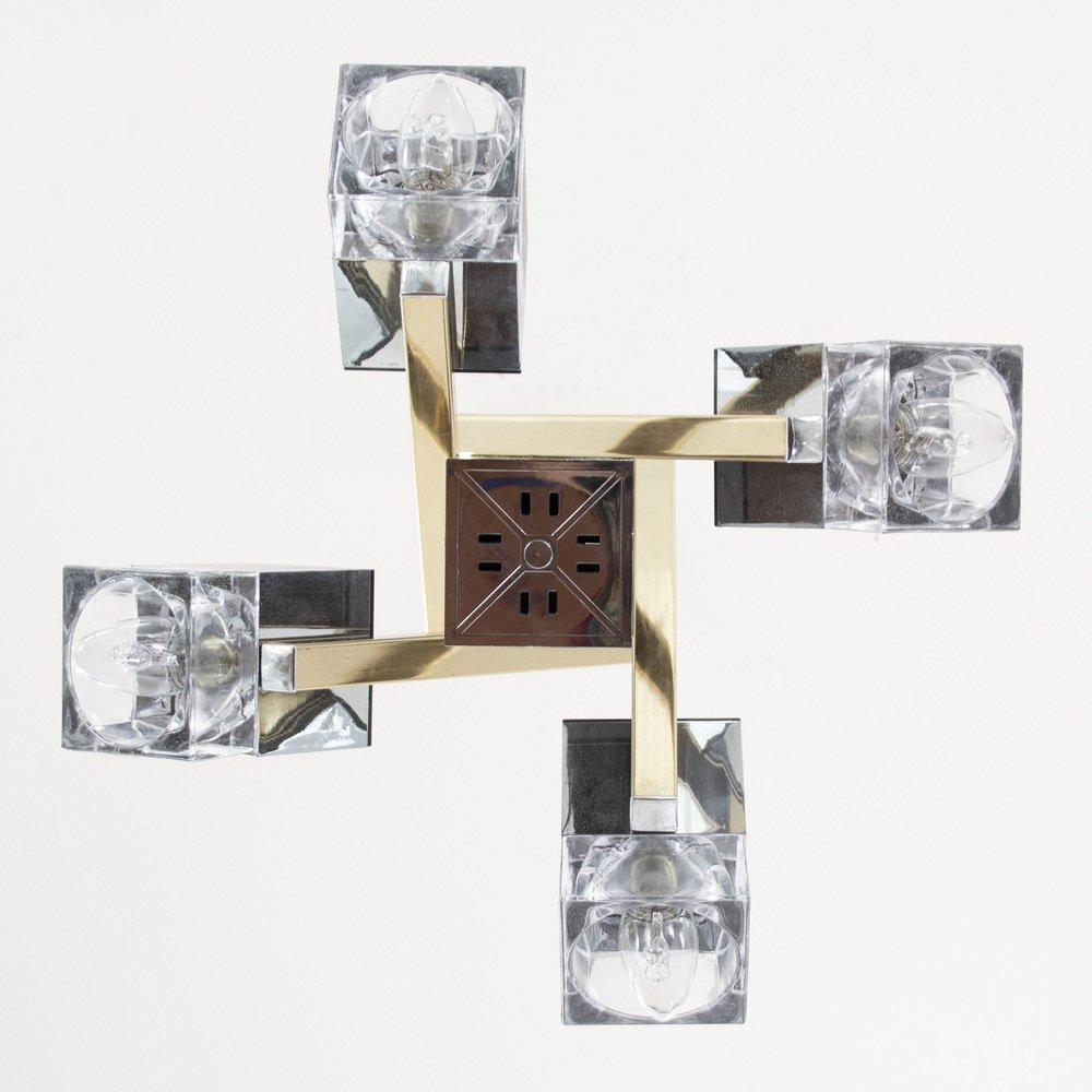 Lustre à 4 lumières avec cubes de verre, métal chromé et structure géométrique de Gaetano Sciolari pour Stilnovo, Italie.

Informations complémentaires :
MATERIAL : Laiton, Chromé, Verre, Verre de Murano, Plaqué or
Créateur : Gaetano