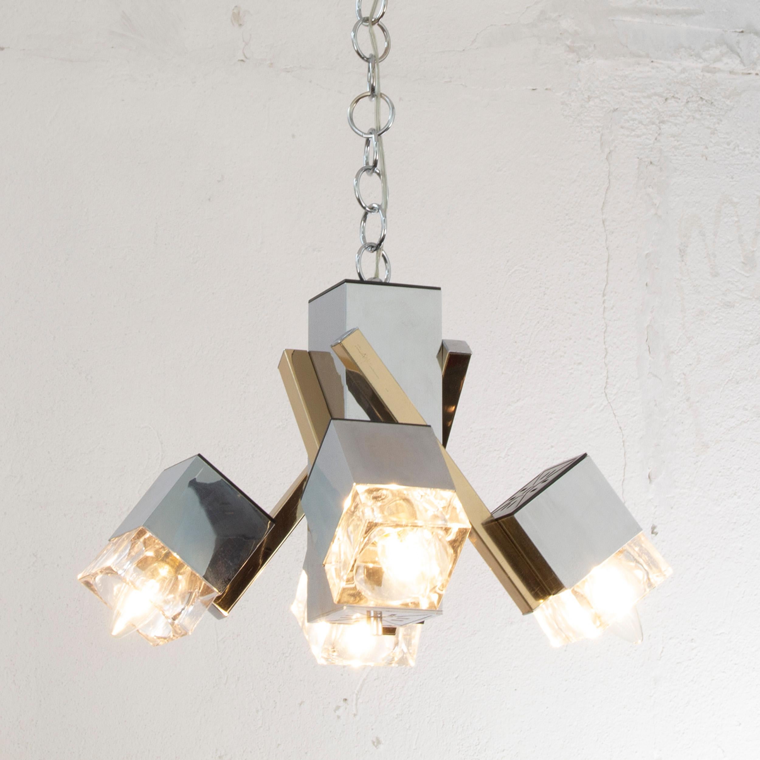 Laiton Lustre italien à 4 lumières Cubes en verre, ère spatiale des années 70 par Gaetano Sciolari en vente