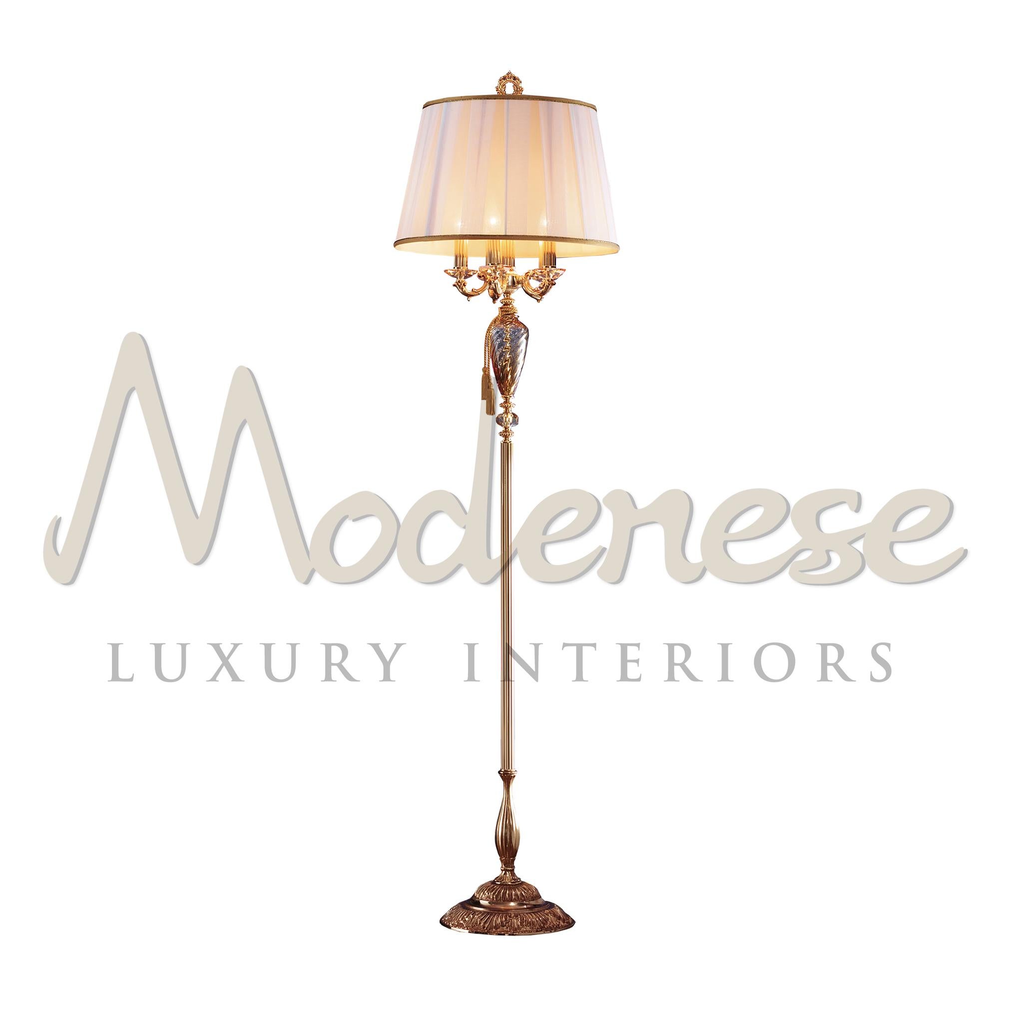 Fait main Lampadaire à 4 éclairages en verre ambré avec finition dorée française par Modenese Interiors en vente