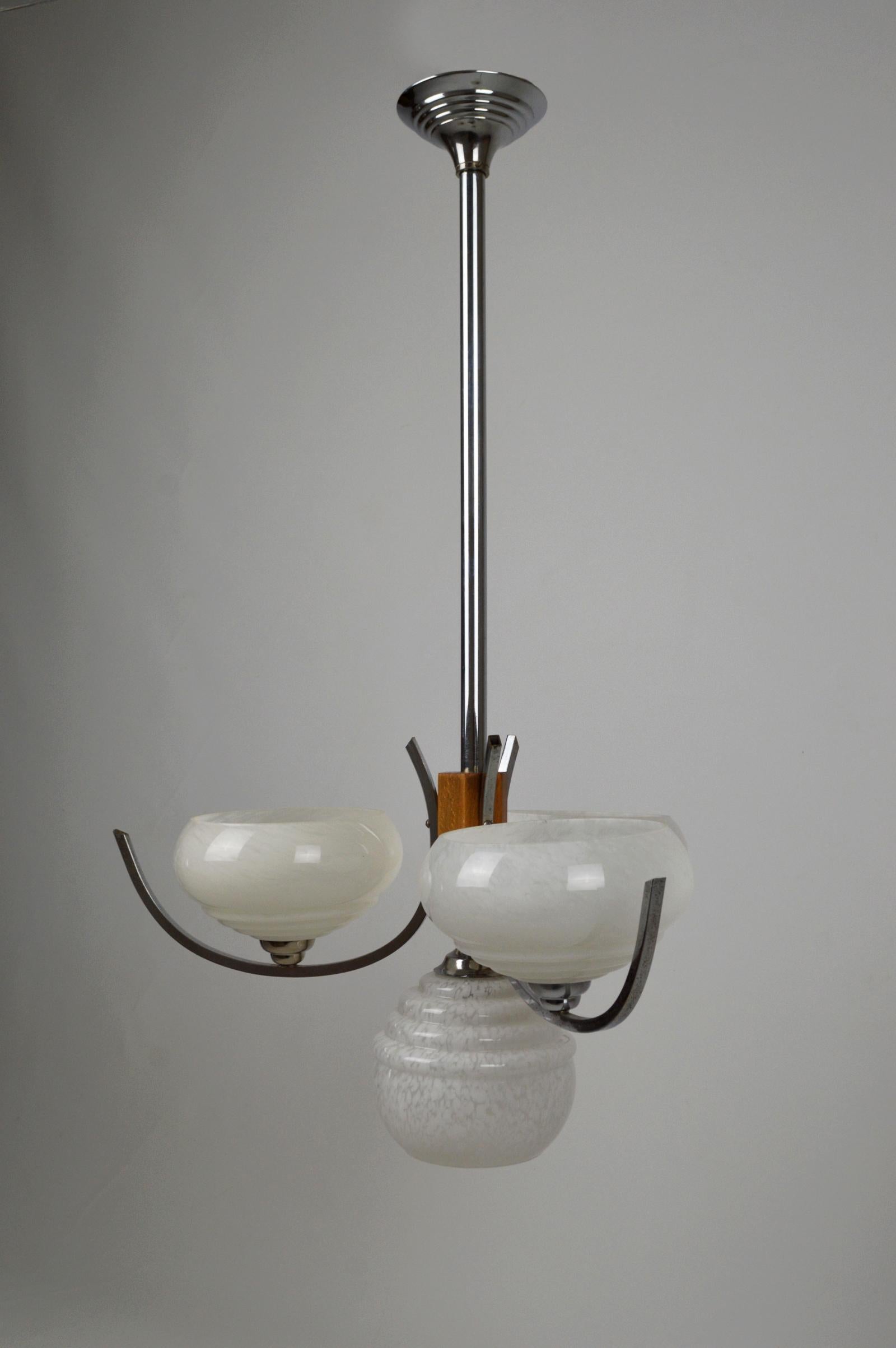 Français Lustre moderniste à 4 éclairages en laiton chromé, France, vers 1940 en vente
