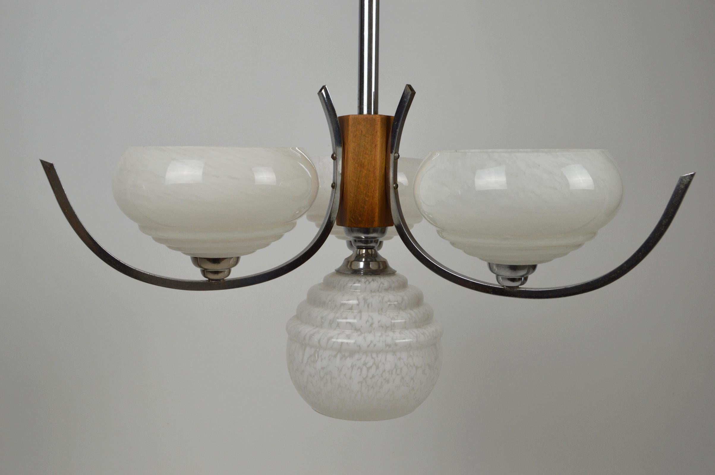 Lustre moderniste à 4 éclairages en laiton chromé, France, vers 1940 Bon état - En vente à VÉZELAY, FR