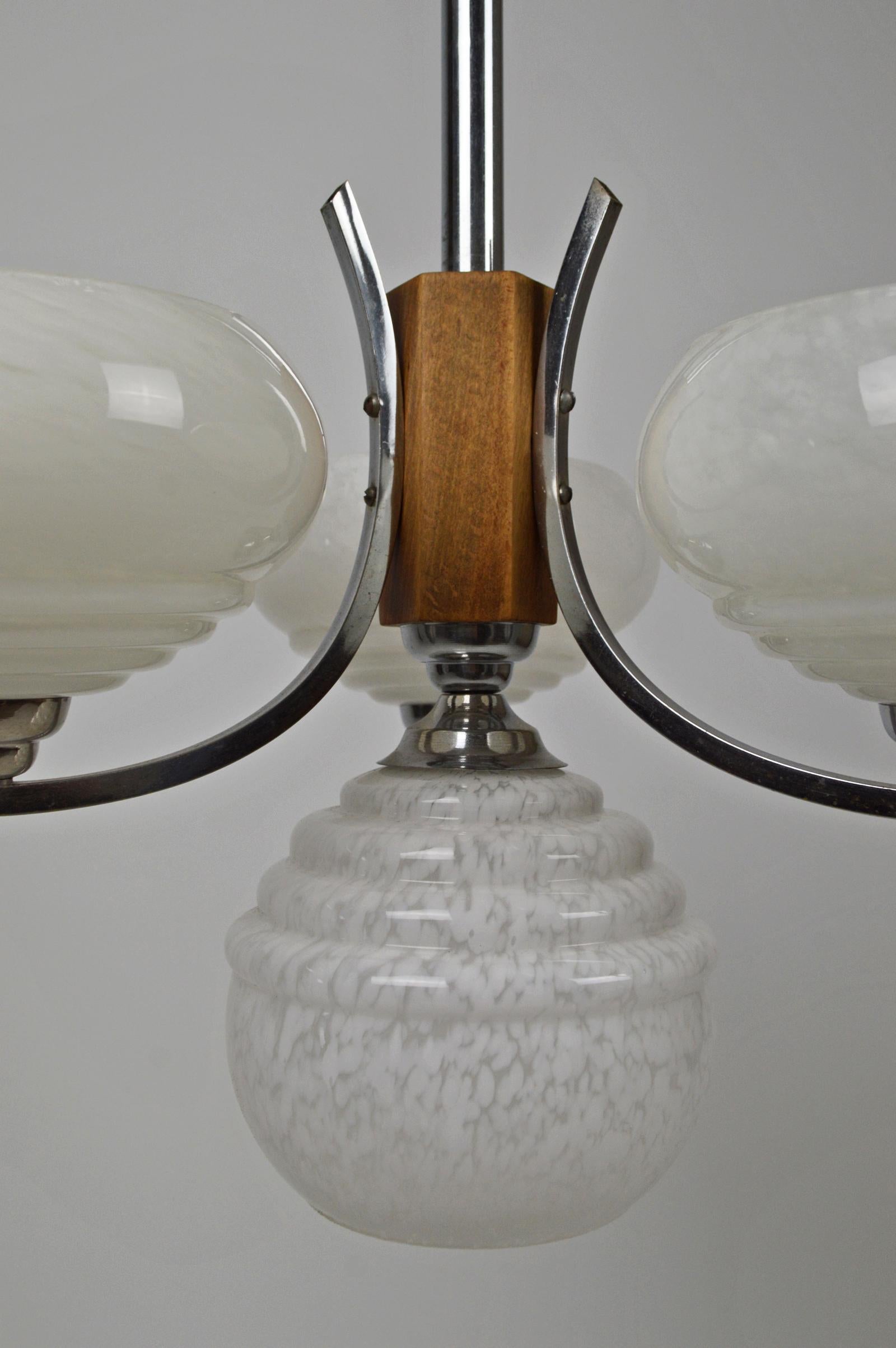 Milieu du XXe siècle Lustre moderniste à 4 éclairages en laiton chromé, France, vers 1940 en vente